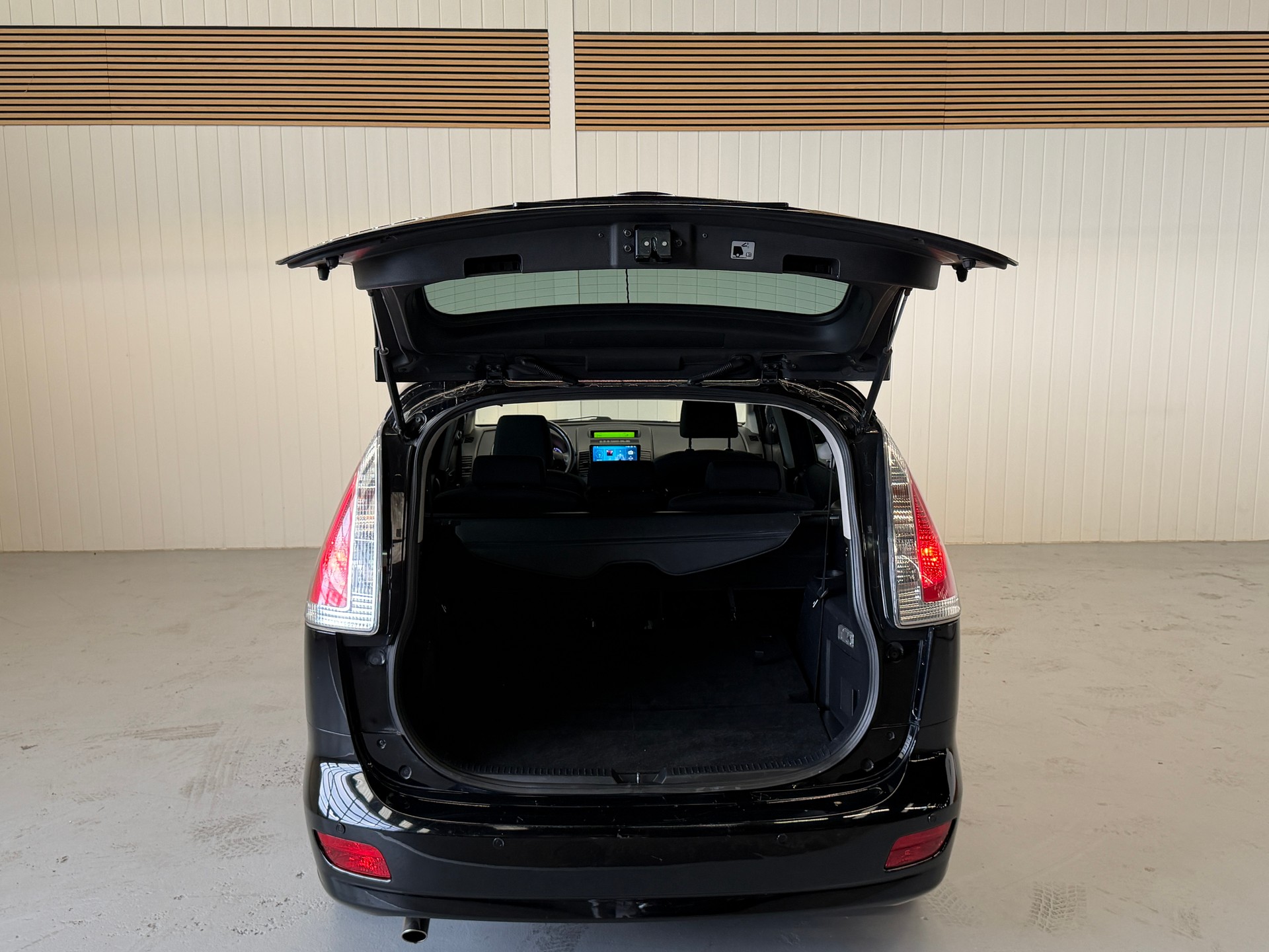 MAZDA 5 2.0 16V Automatic - 7 Plätze - Carplay Navi-image-17