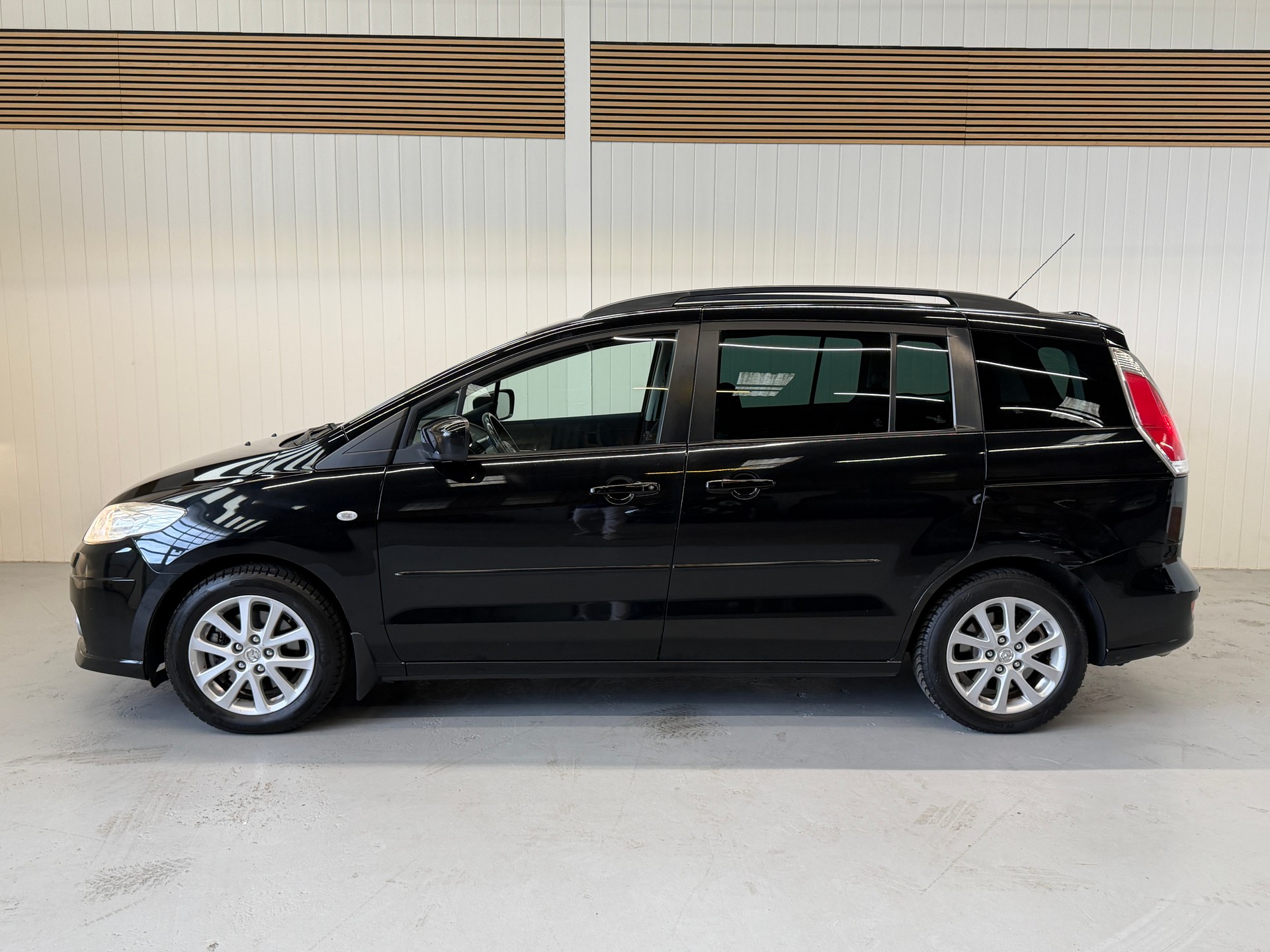 MAZDA 5 2.0 16V Automatic - 7 Plätze - Carplay Navi-showroom-element-1
