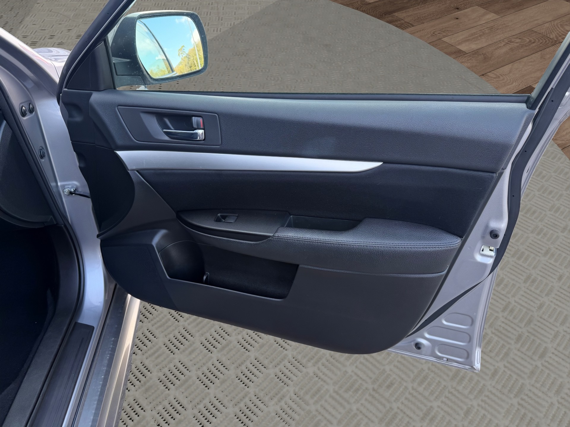 SUBARU Legacy 2.0i Limited AWD-image-15