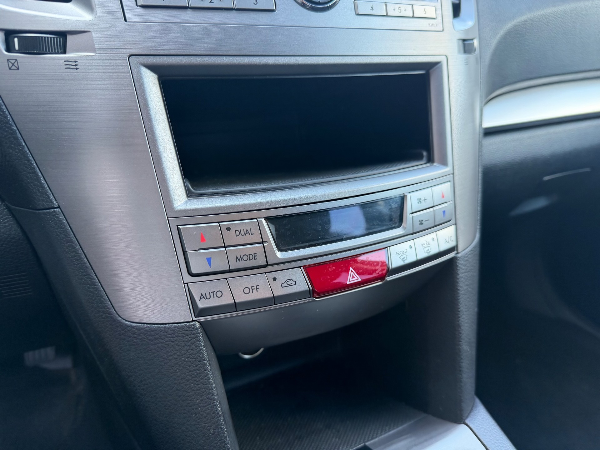 SUBARU Legacy 2.0i Limited AWD-image-20