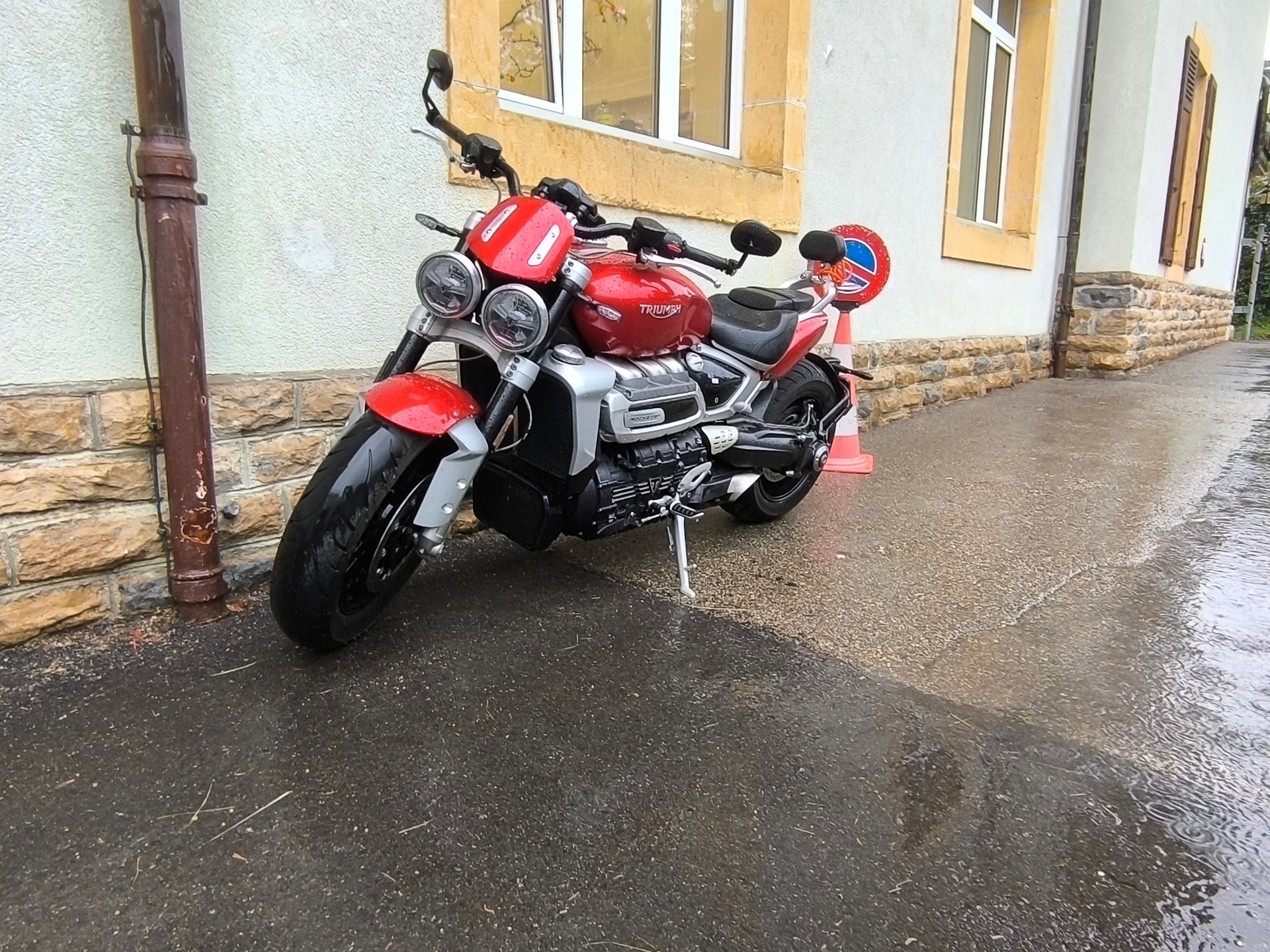 TRIUMPH Rocket 3 R-image-2