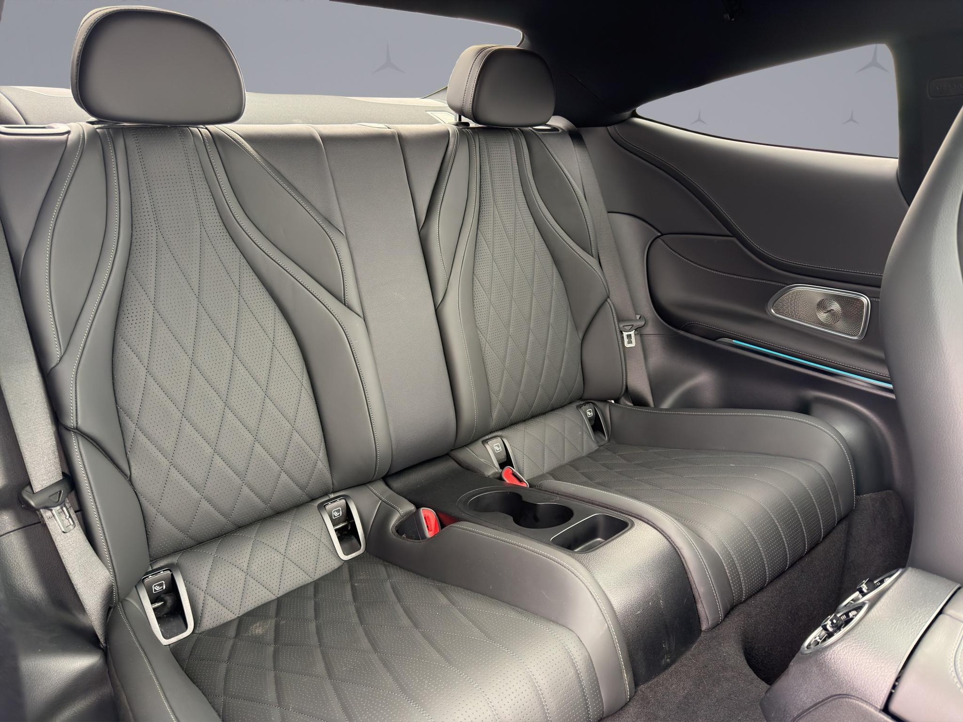MERCEDES-BENZ CLE 300 AMG Line 4matic Coupé-image-14