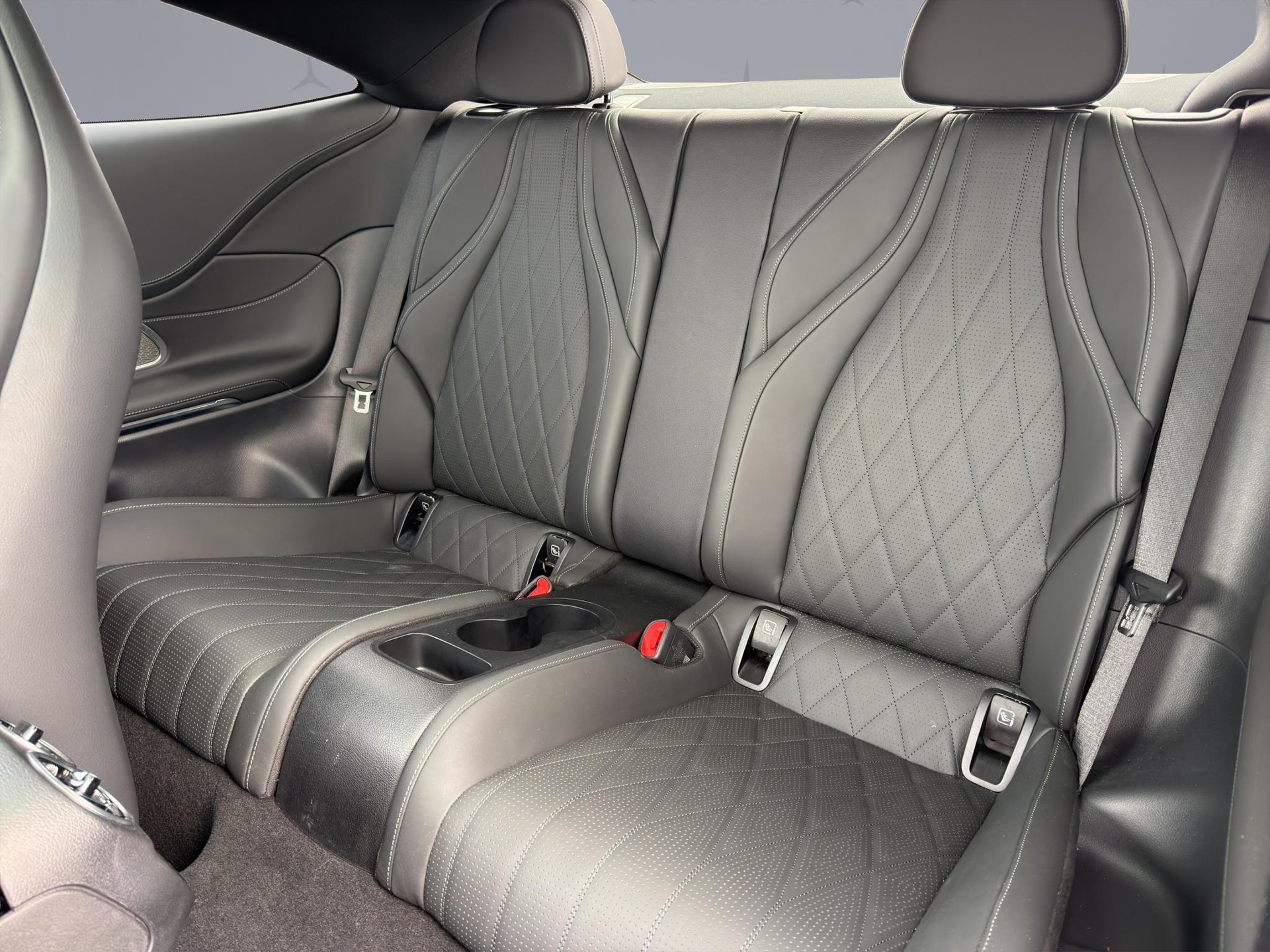MERCEDES-BENZ CLE 300 AMG Line 4matic Coupé-image-9