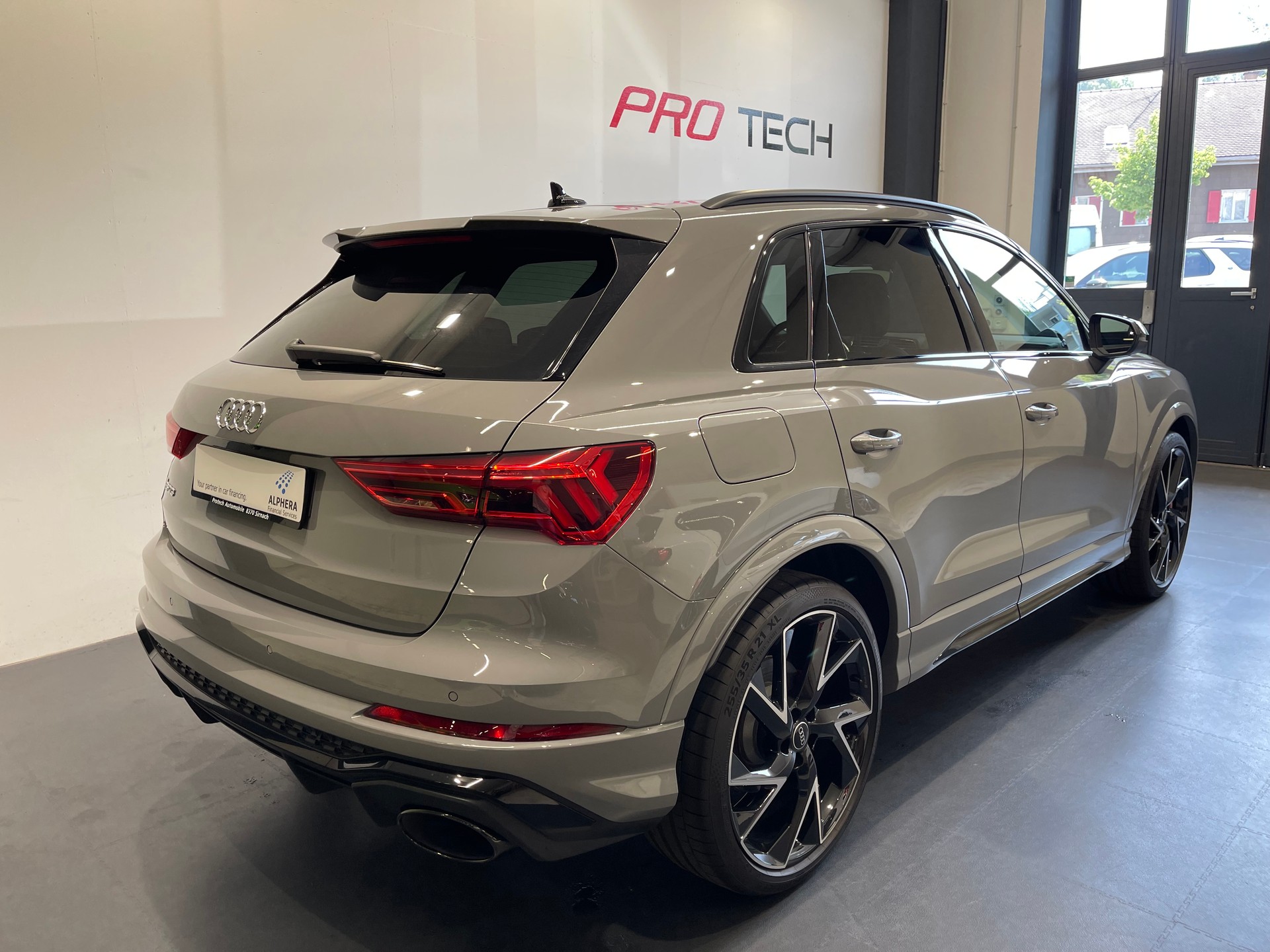 AUDI RS Q3 2.5 TFSI quattro S tronic *NARDO*-image-4