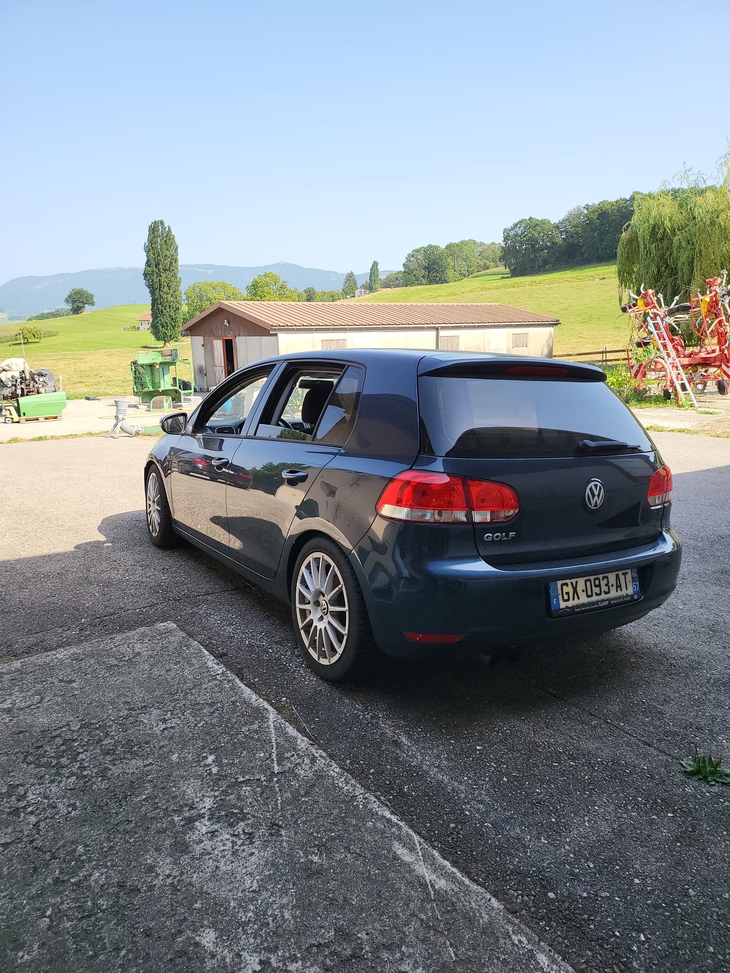VW GOLF-showroom-element-2