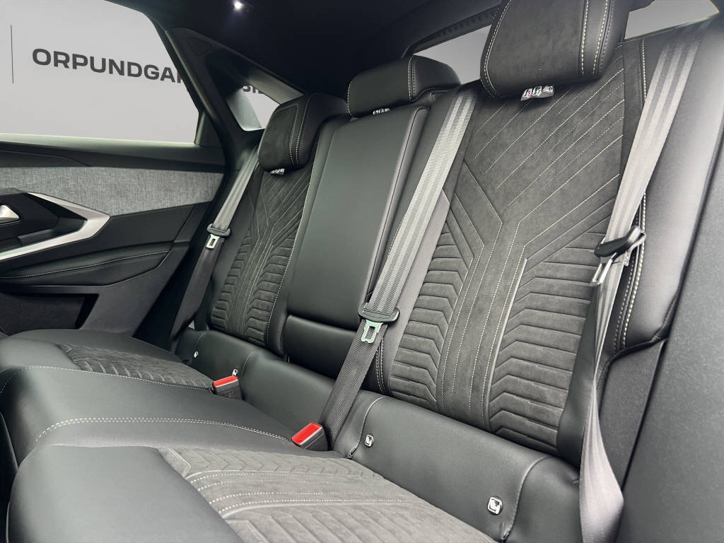 PEUGEOT 3008 1.2 Hybrid GT-image-6