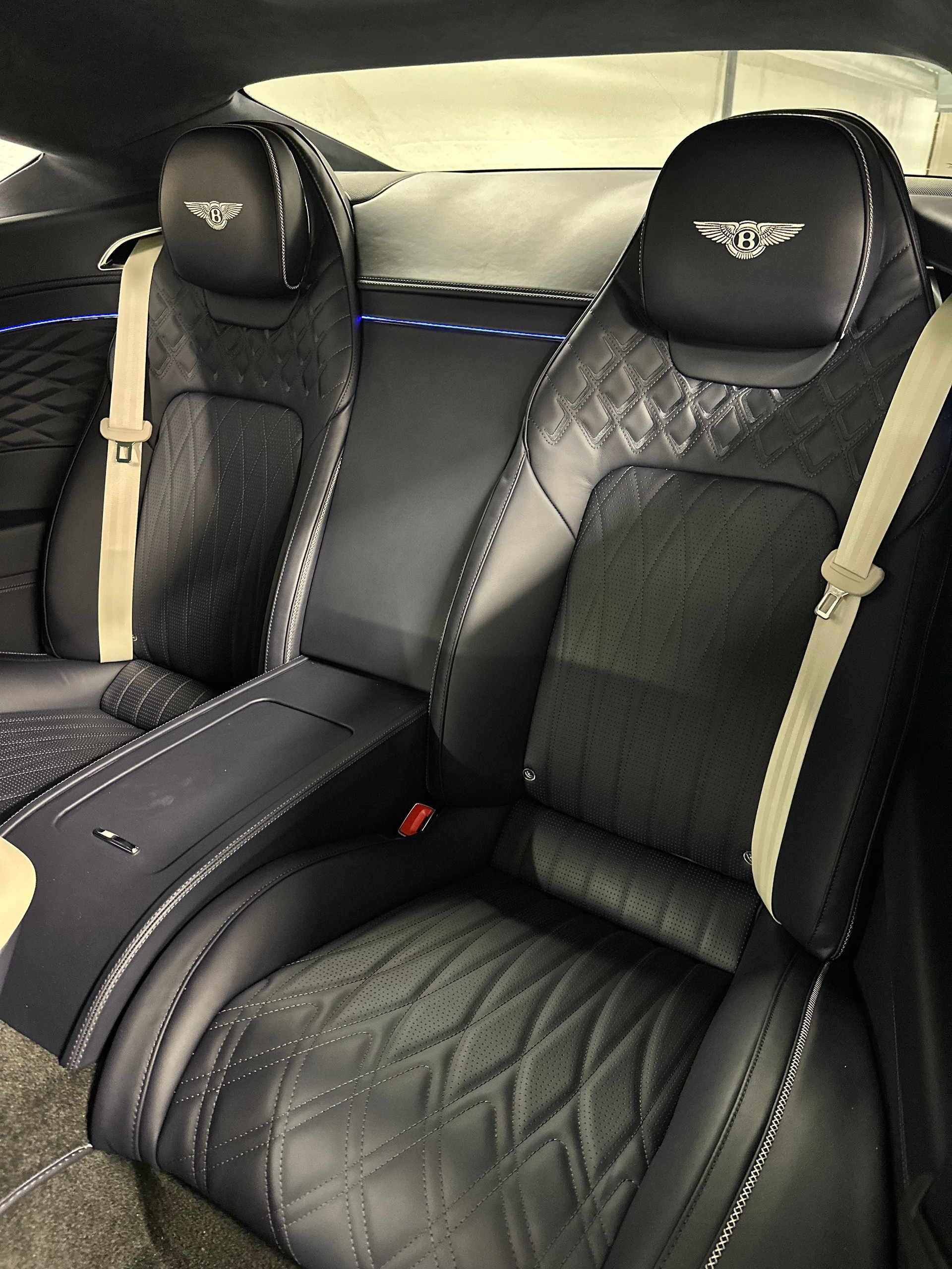BENTLEY Continental GT Azure V8 Hybrid-image-11