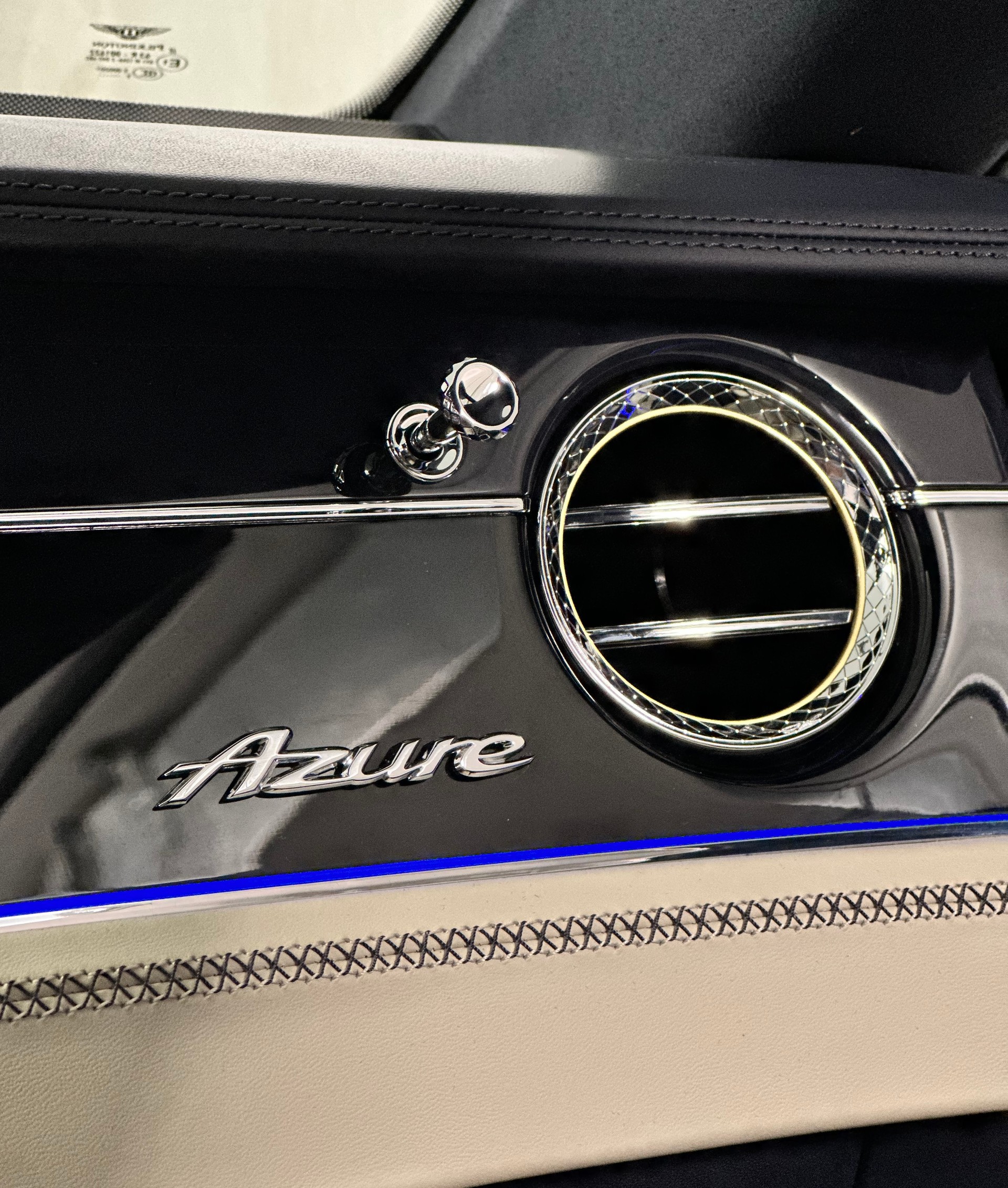 BENTLEY Continental GT Azure V8 Hybrid-image-17