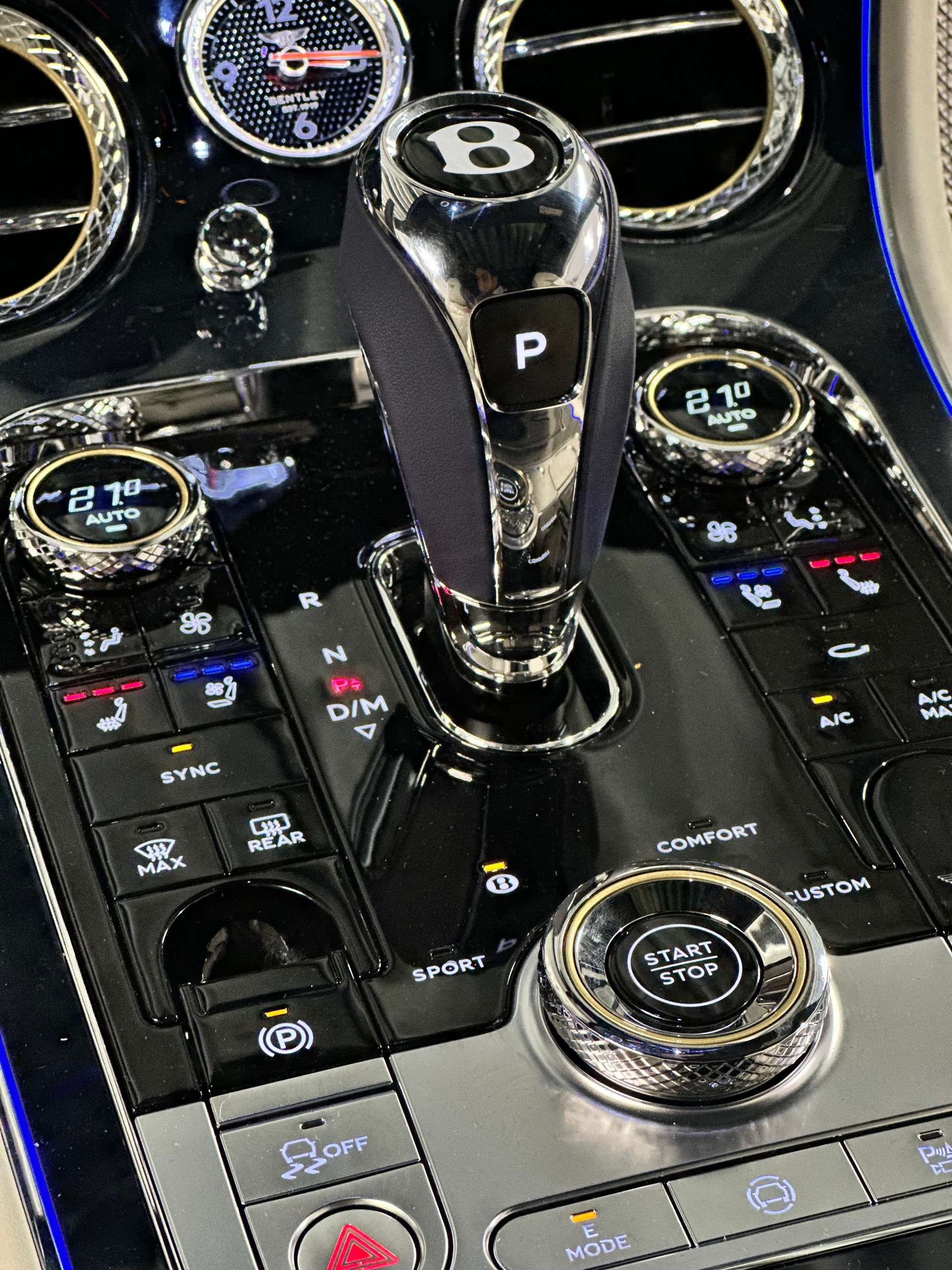 BENTLEY Continental GT Azure V8 Hybrid-image-16