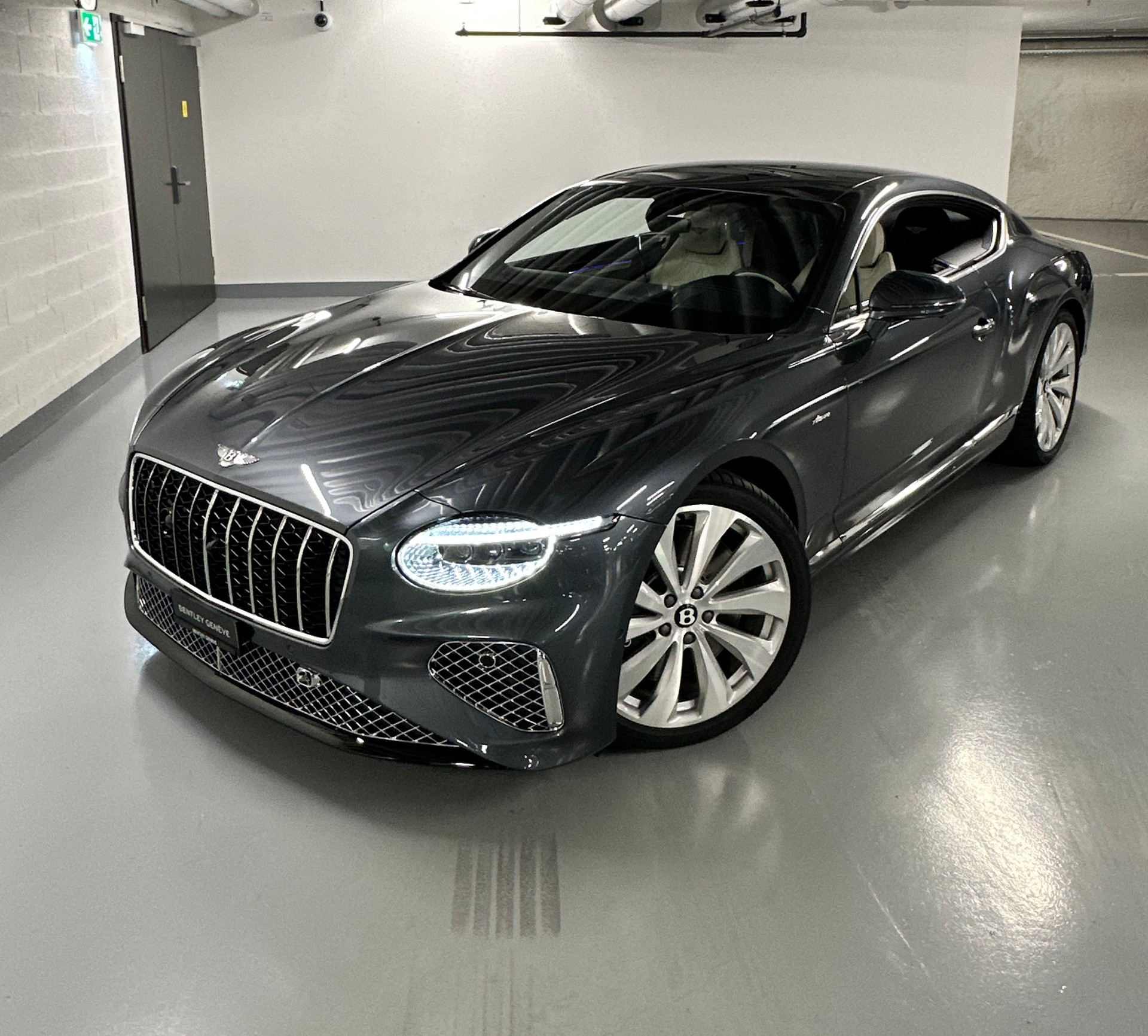BENTLEY Continental GT Azure V8 Hybrid-image-23