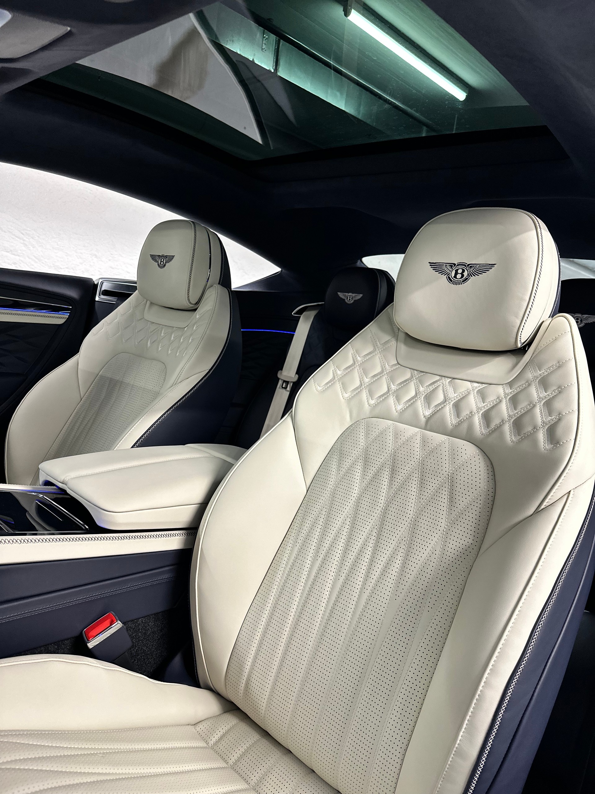 BENTLEY Continental GT Azure V8 Hybrid-image-8