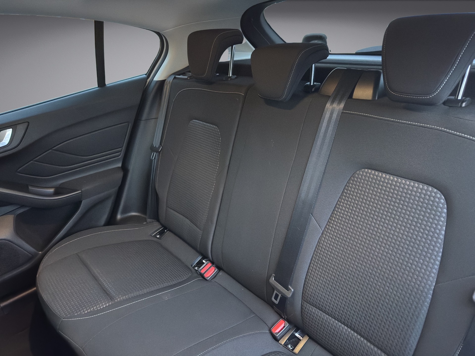 FORD Focus 1.0i EcoB Hybrid 125 Cool & Connect-image-12