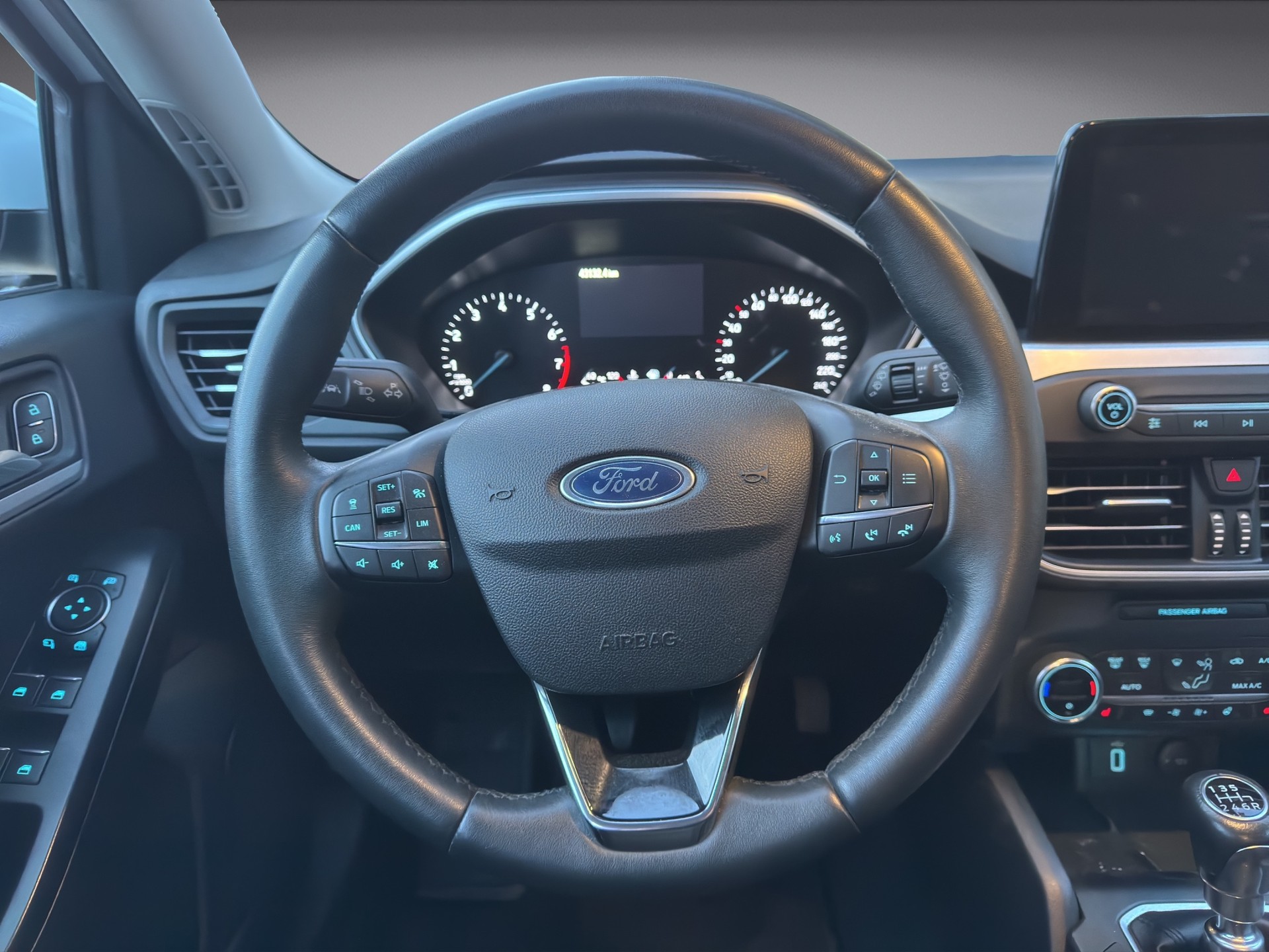FORD Focus 1.0i EcoB Hybrid 125 Cool & Connect-image-9
