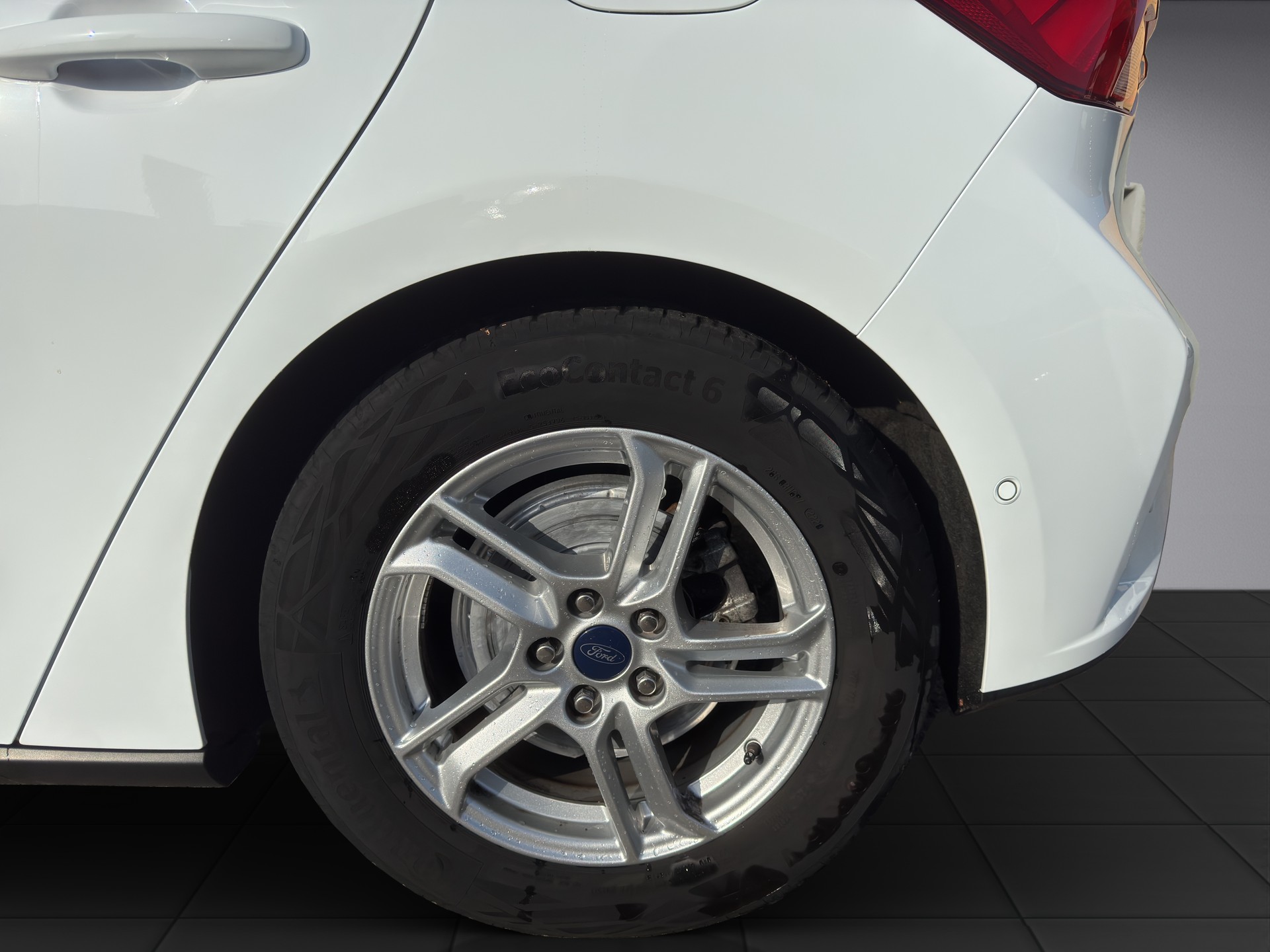 FORD Focus 1.0i EcoB Hybrid 125 Cool & Connect-image-4