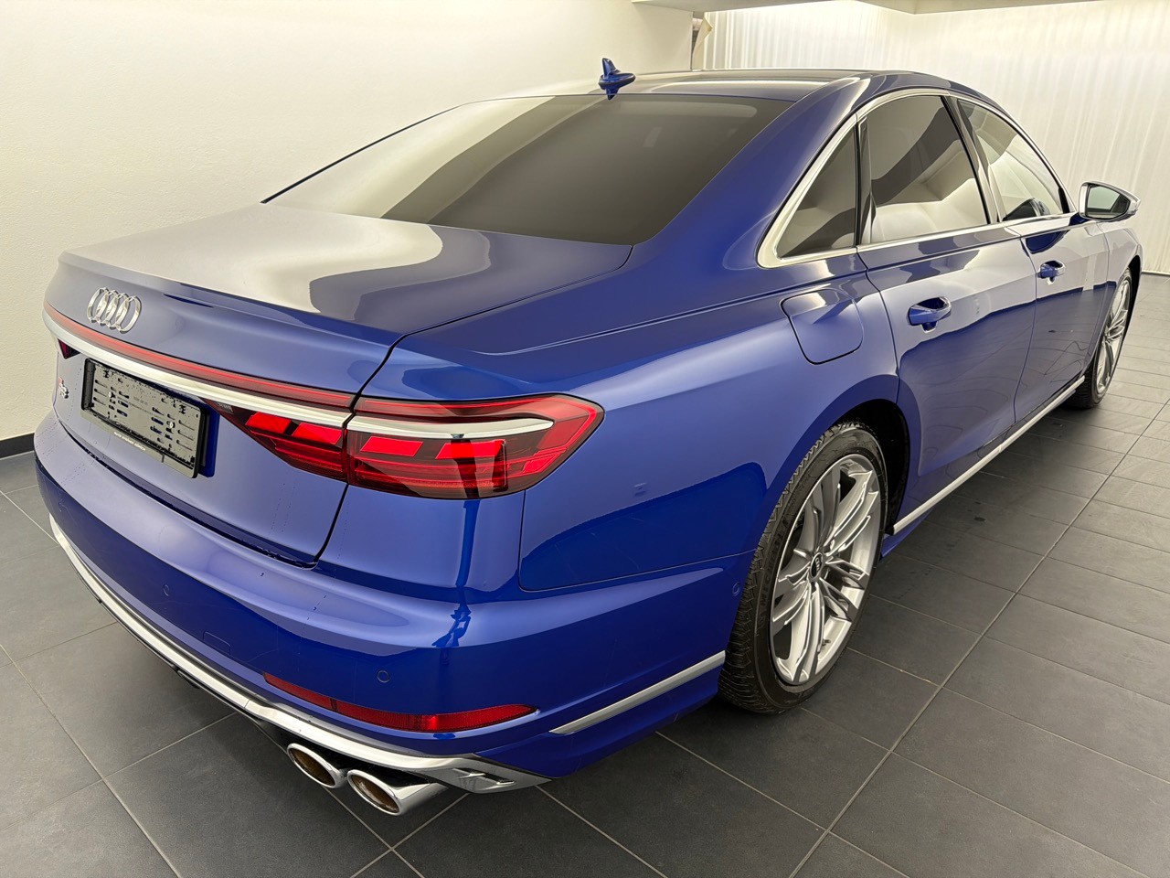 AUDI S8 TFSI quatt. tiptronic-showroom-element-2