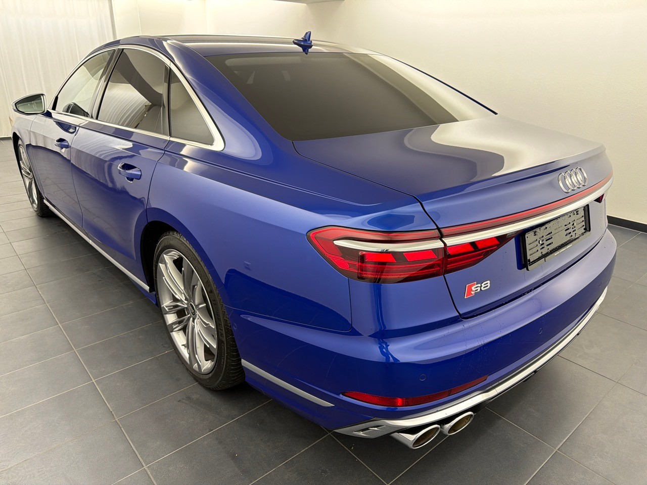 AUDI S8 TFSI quatt. tiptronic-showroom-element-1
