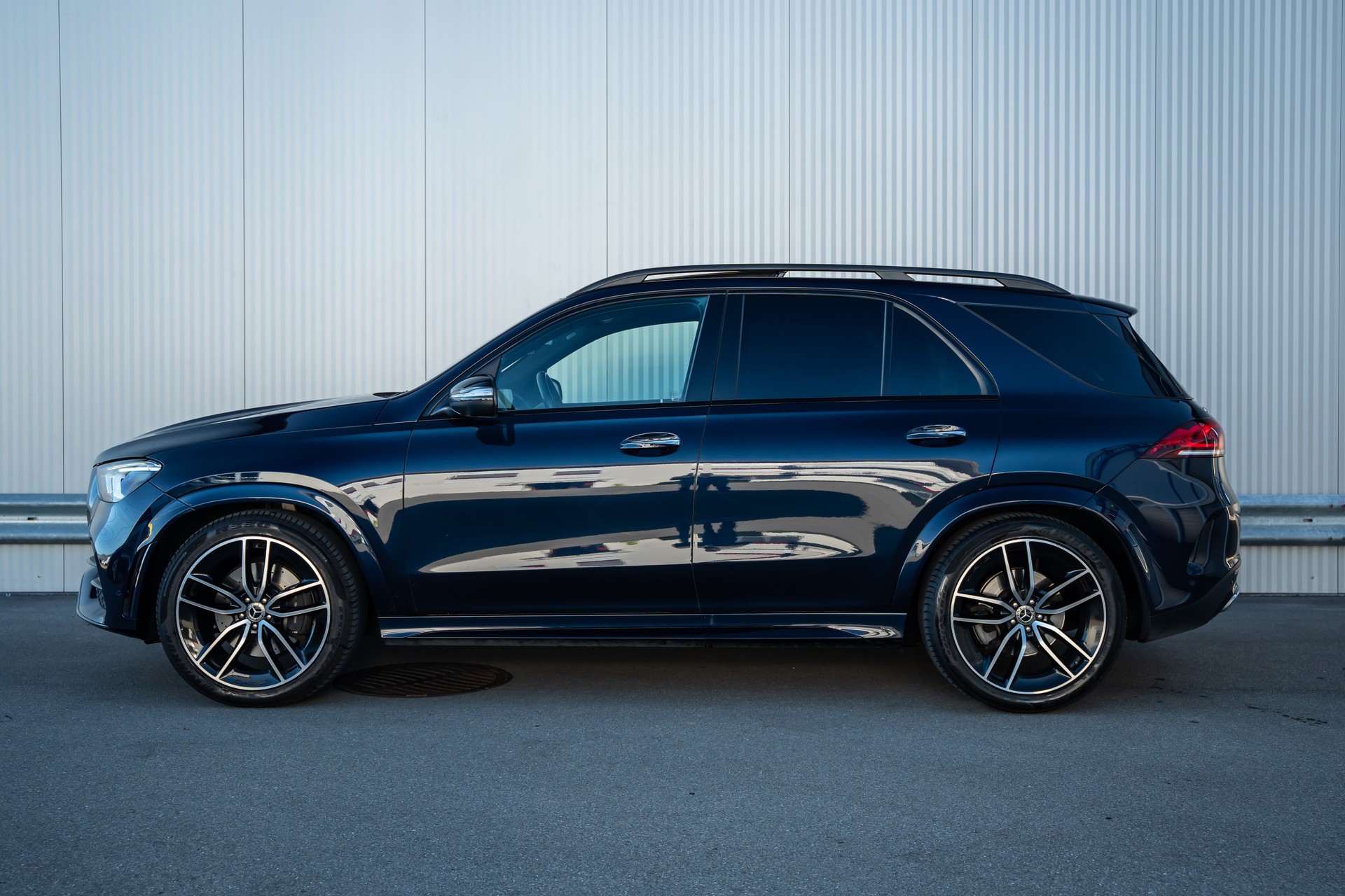 MERCEDES-BENZ GLE 400 d 4Matic AMG Line 9G-Tronic-showroom-element-2