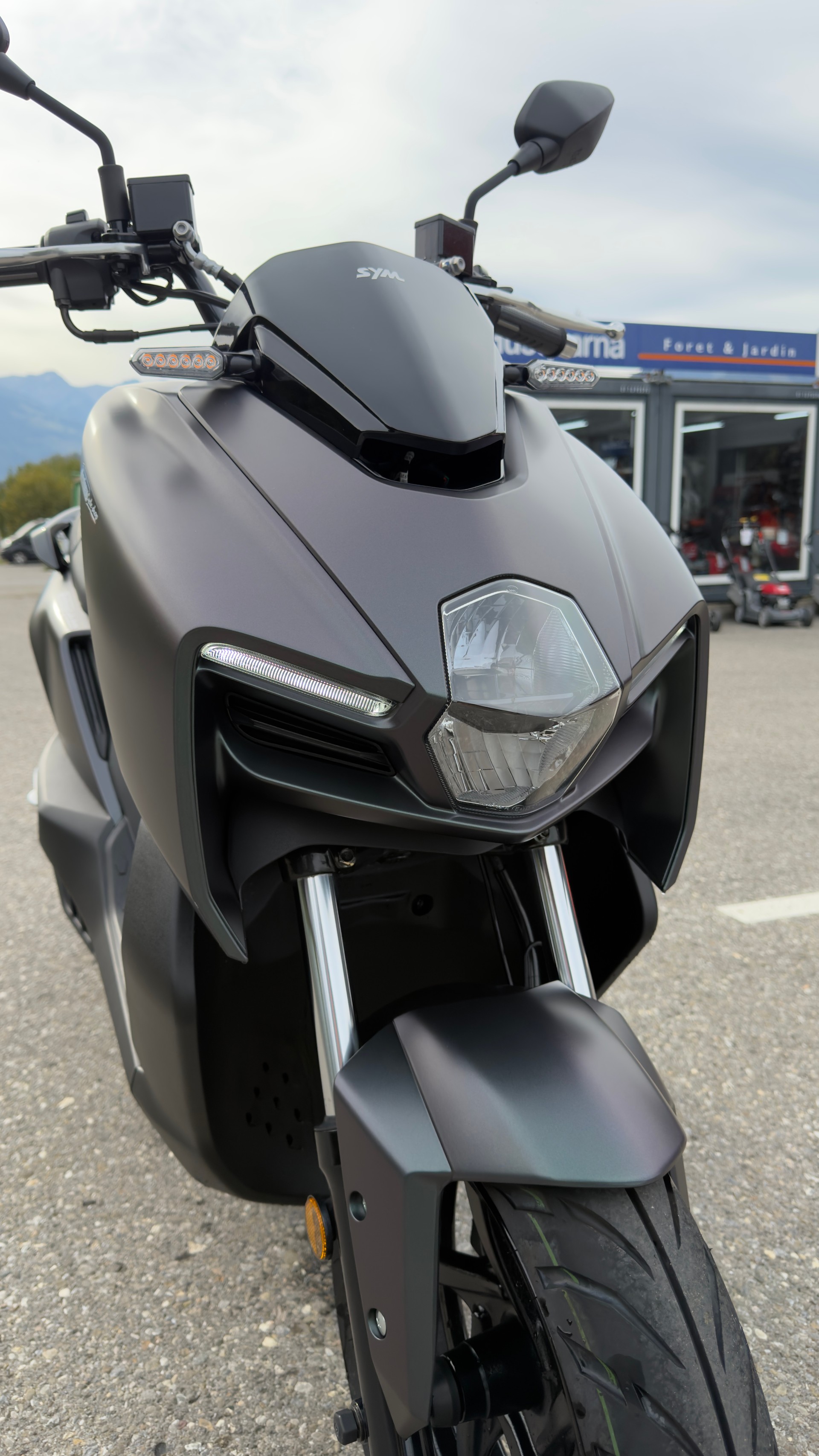 SYM MMBCU-showroom-element-2