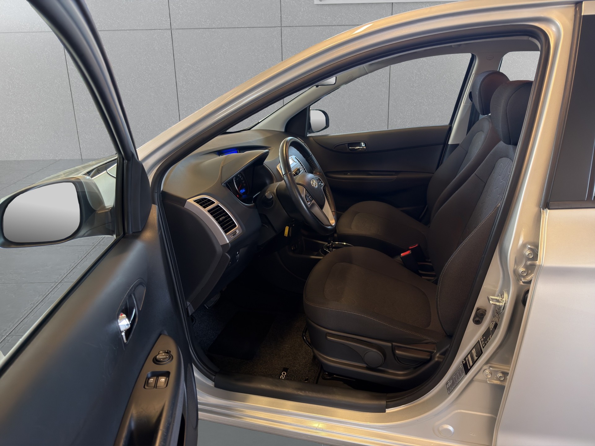 HYUNDAI i20 1.4 Style Automatic*TOP ZUSTAND*NUR 27000 KM*-image-14