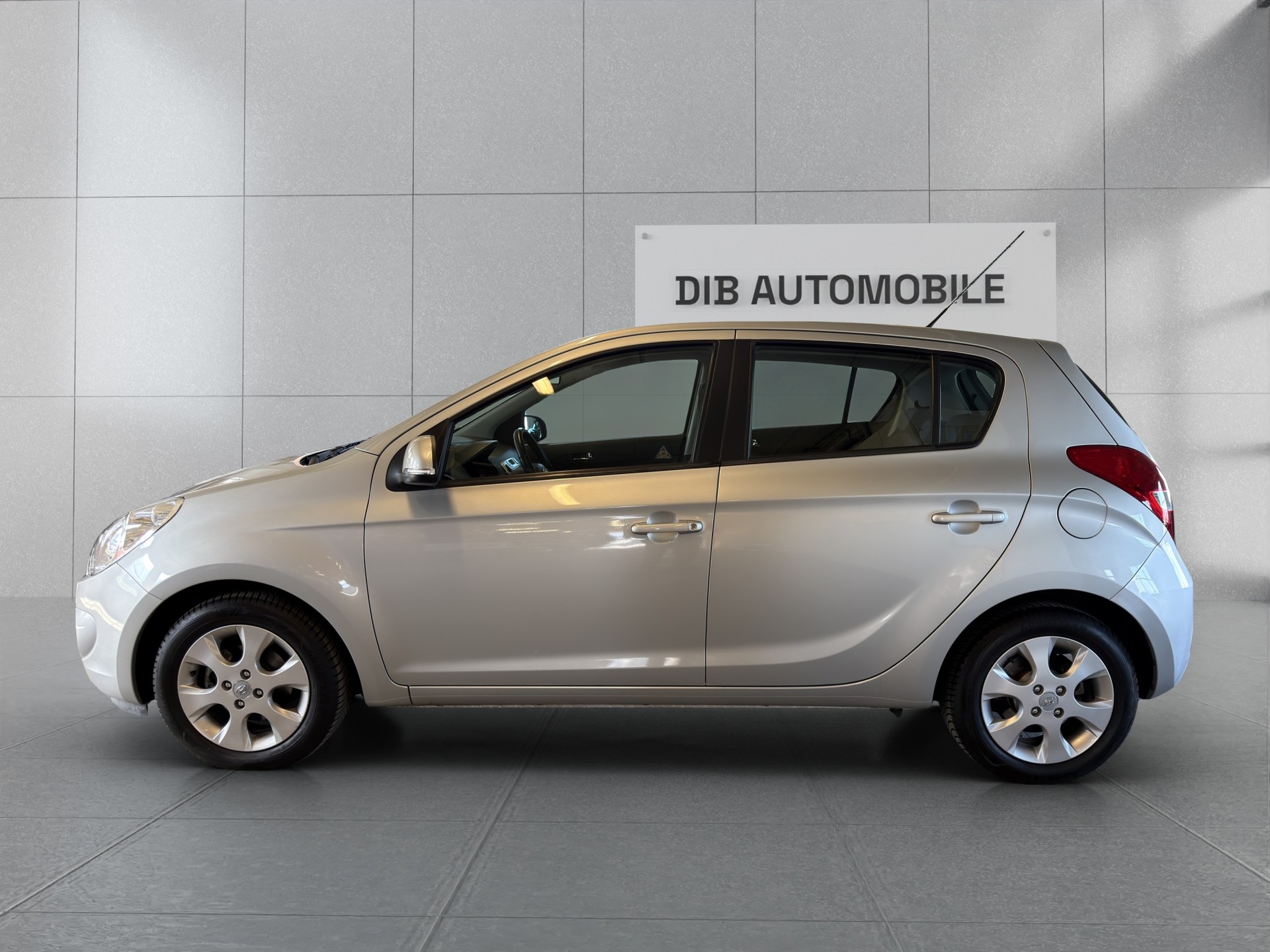 HYUNDAI i20 1.4 Style Automatic*TOP ZUSTAND*NUR 27000 KM*-image-12