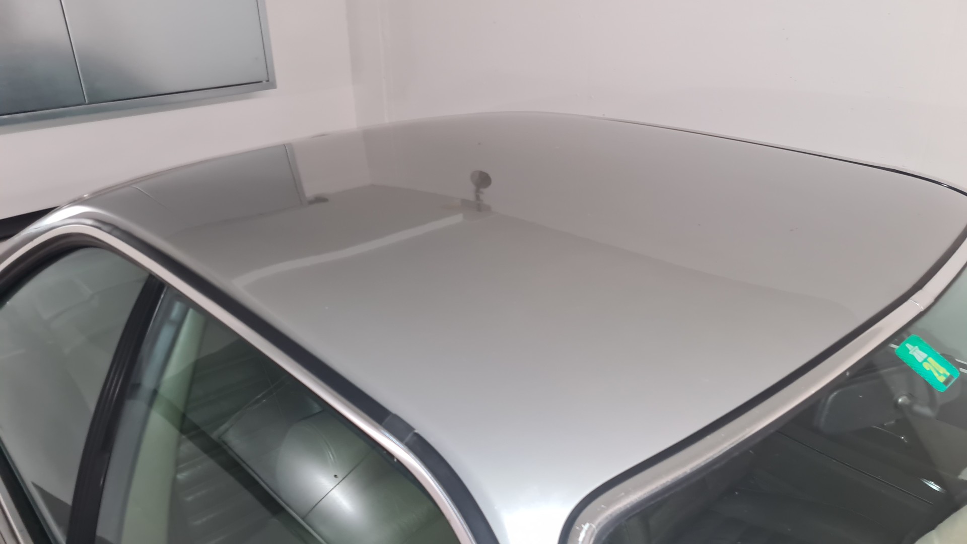 BMW CSI-showroom-element-3