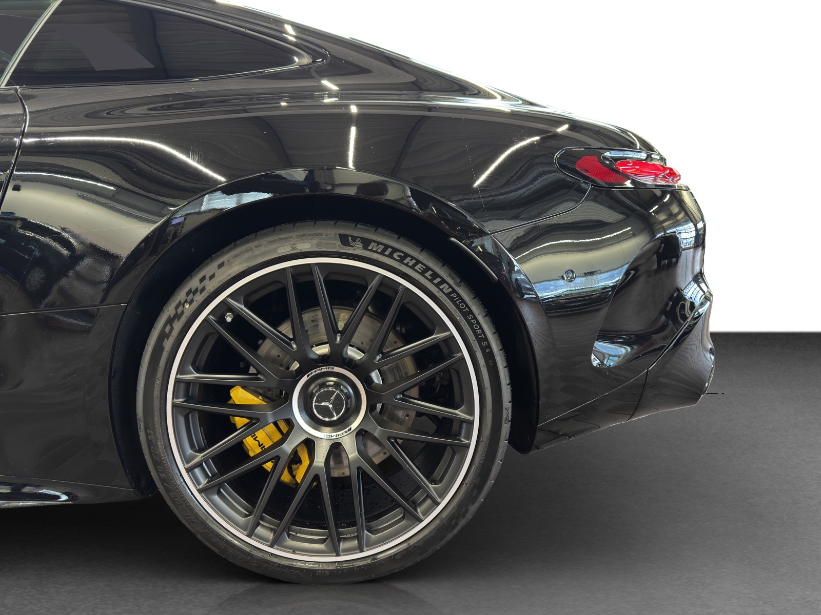 MERCEDES-BENZ AMG GT 63 4M+ Executive-image-21