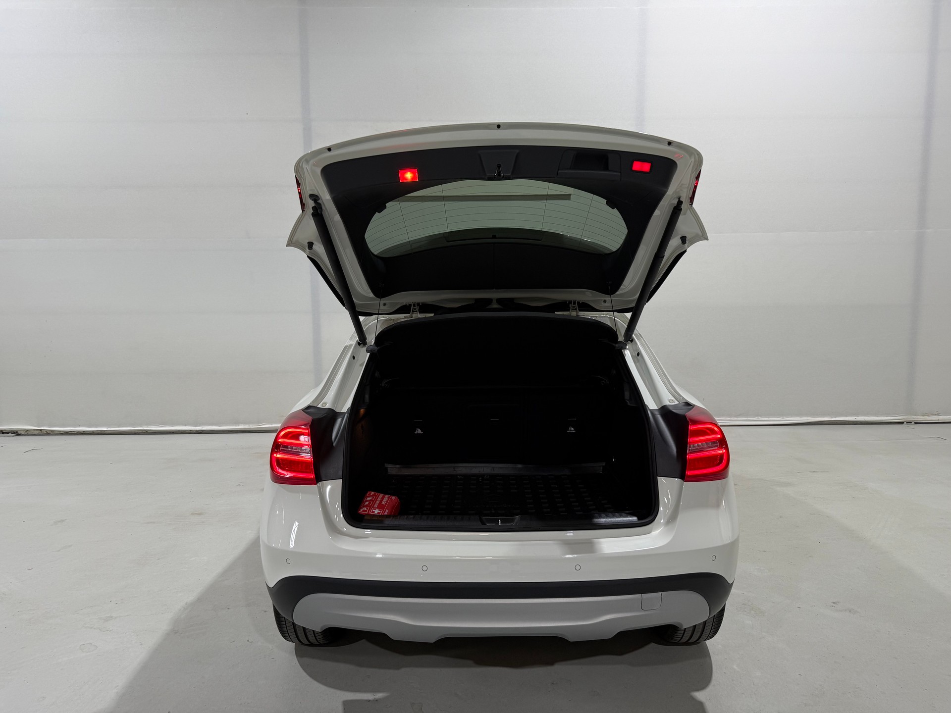 MERCEDES-BENZ GLA 200 7G-DCT-image-10