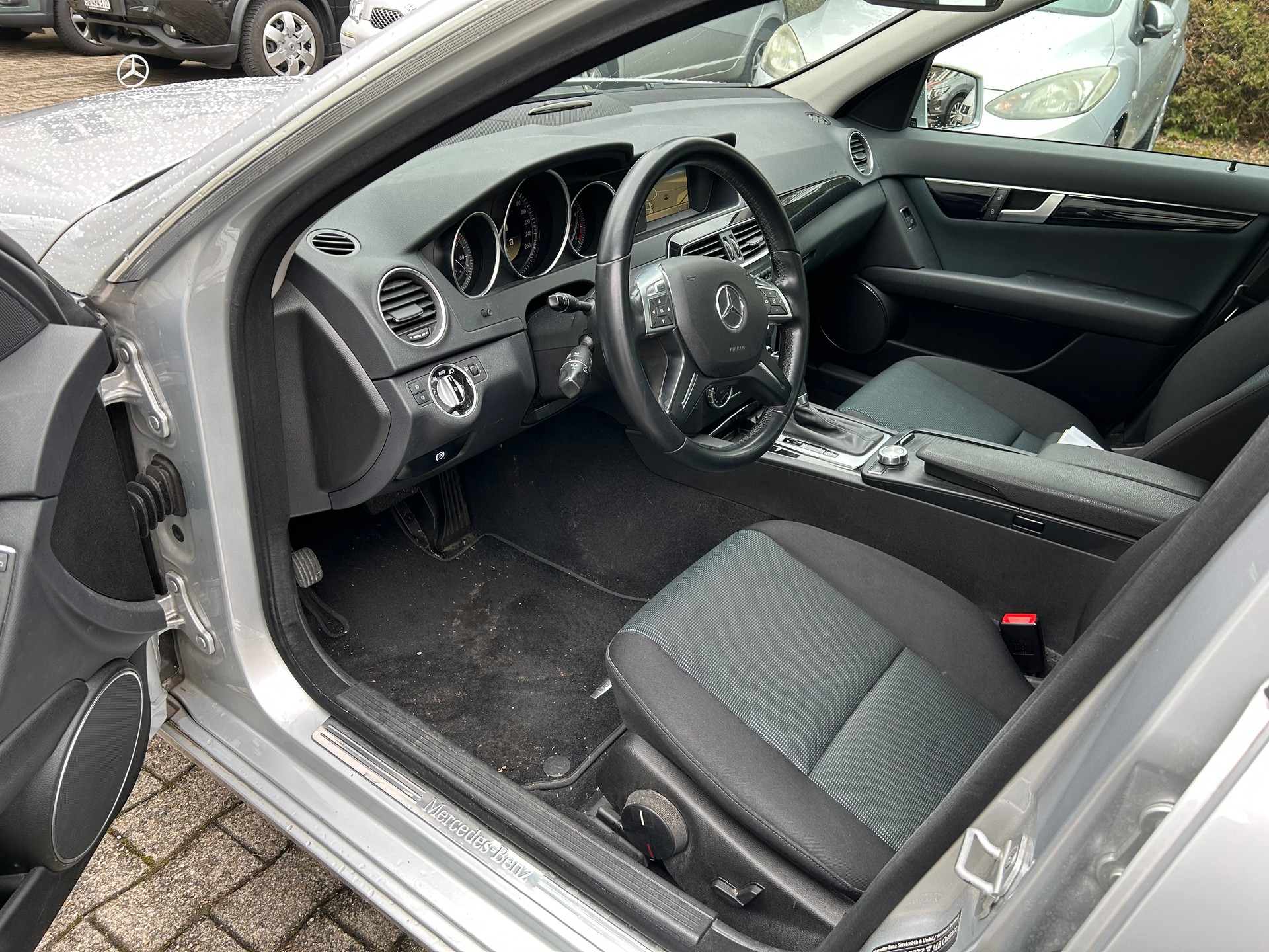 MERCEDES-BENZ C 200 Elégance 7G-Tronic-image-11