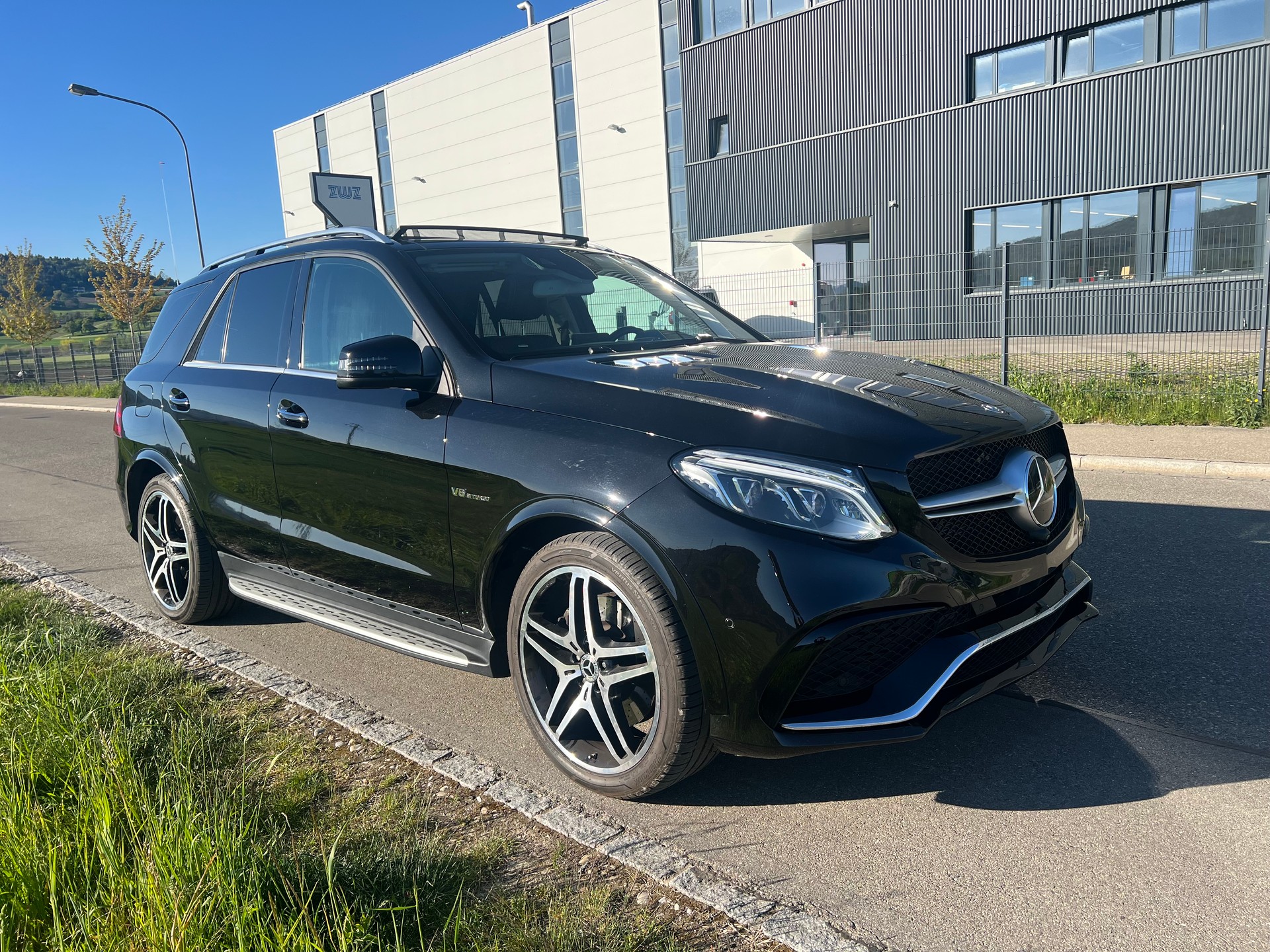 MERCEDES-BENZ GLE 500 e 4Matic 7G-Tronic -AMG Line-showroom-element-2