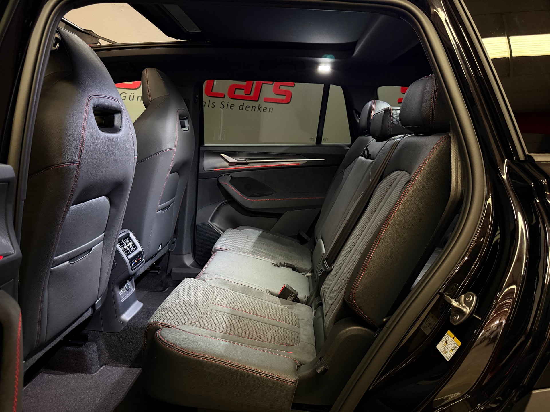 SKODA Kodiaq 2.0 TSI RS 4x4-image-12
