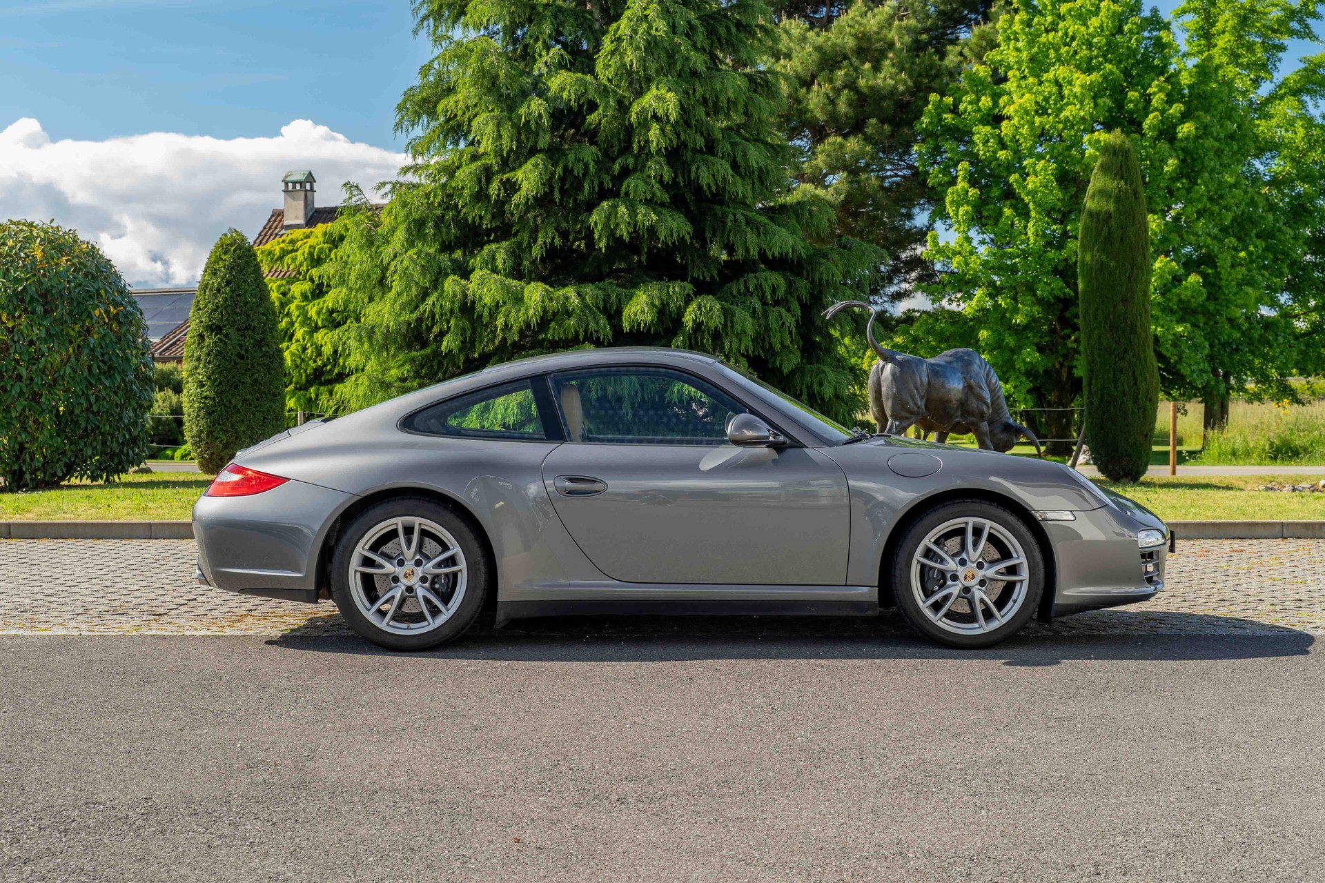 PORSCHE 911 Carrera 4-image-3