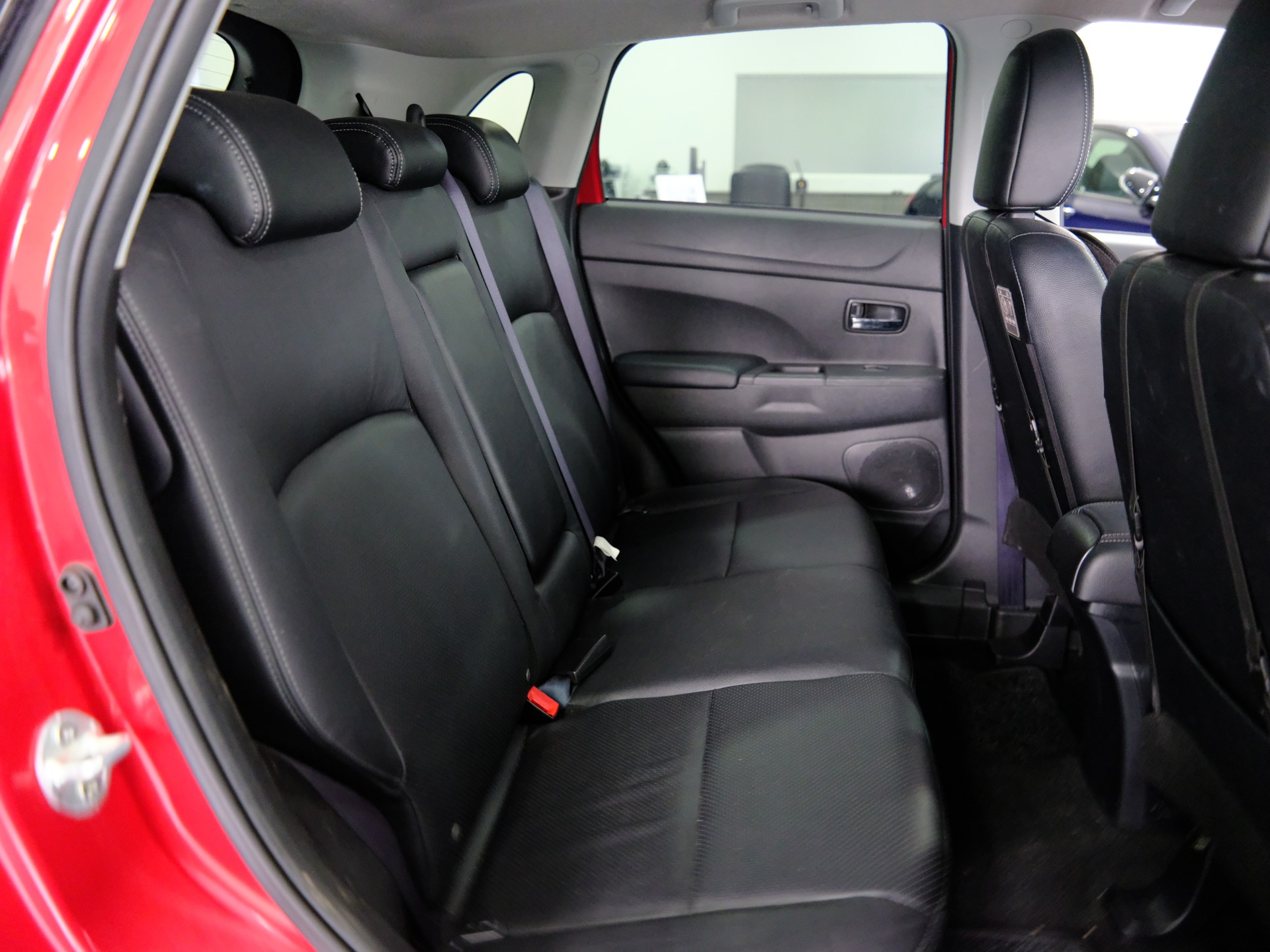 MITSUBISHI ASX 1.8 DID Invite 4WD-image-11