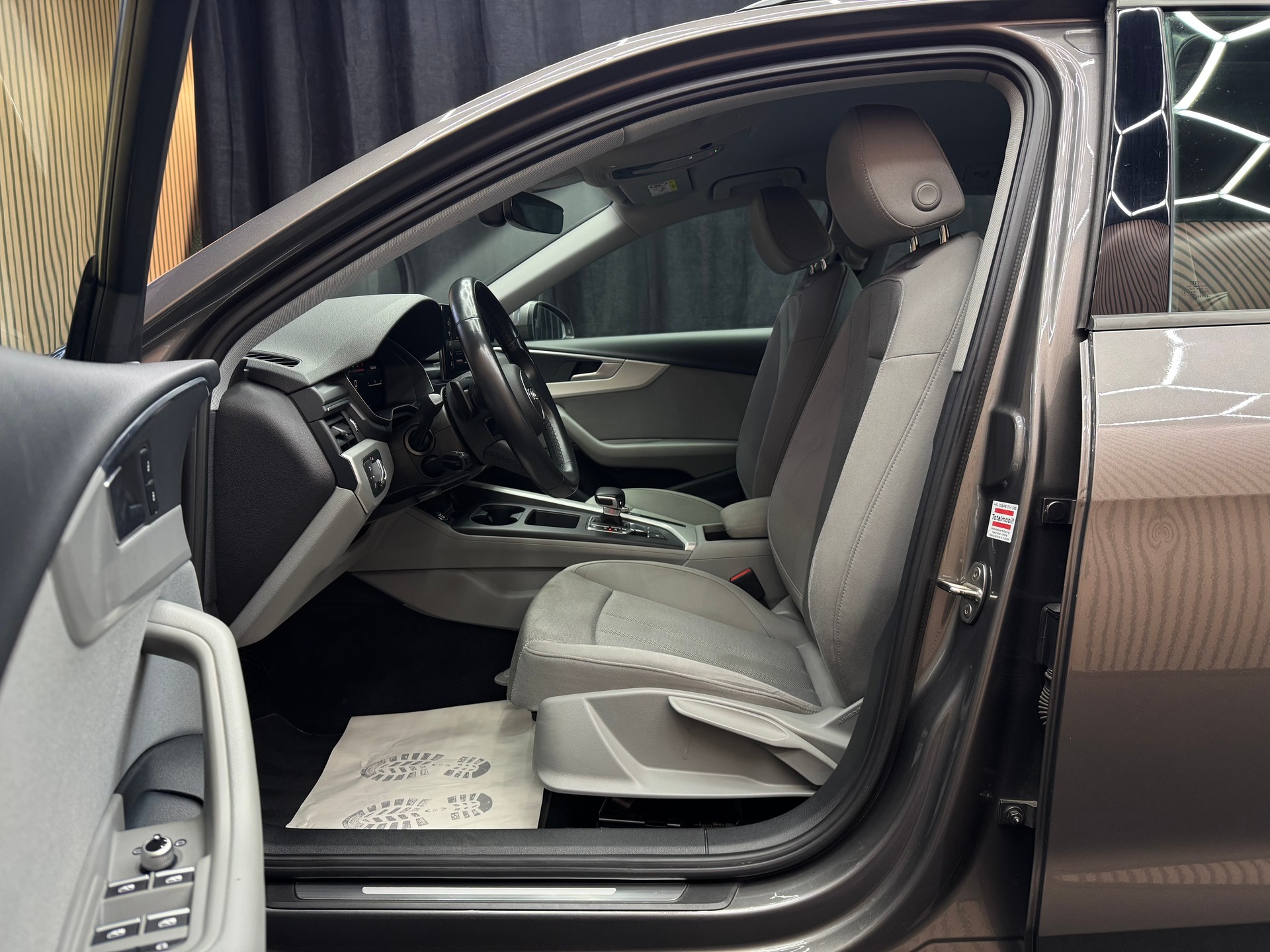 AUDI A4 Avant 2.0 35 TDI S-Tronic | 1 Jahr Garantie | Facelift | *ab CHF 199.-/ Monat*-image-10
