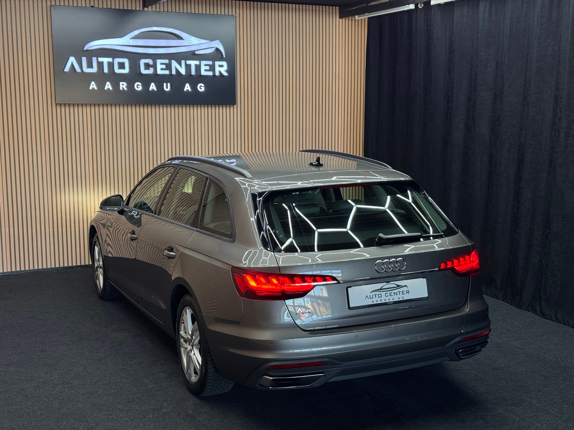 AUDI A4 Avant 2.0 35 TDI S-Tronic | 1 Jahr Garantie | Facelift | *ab CHF 199.-/ Monat*-showroom-element-3