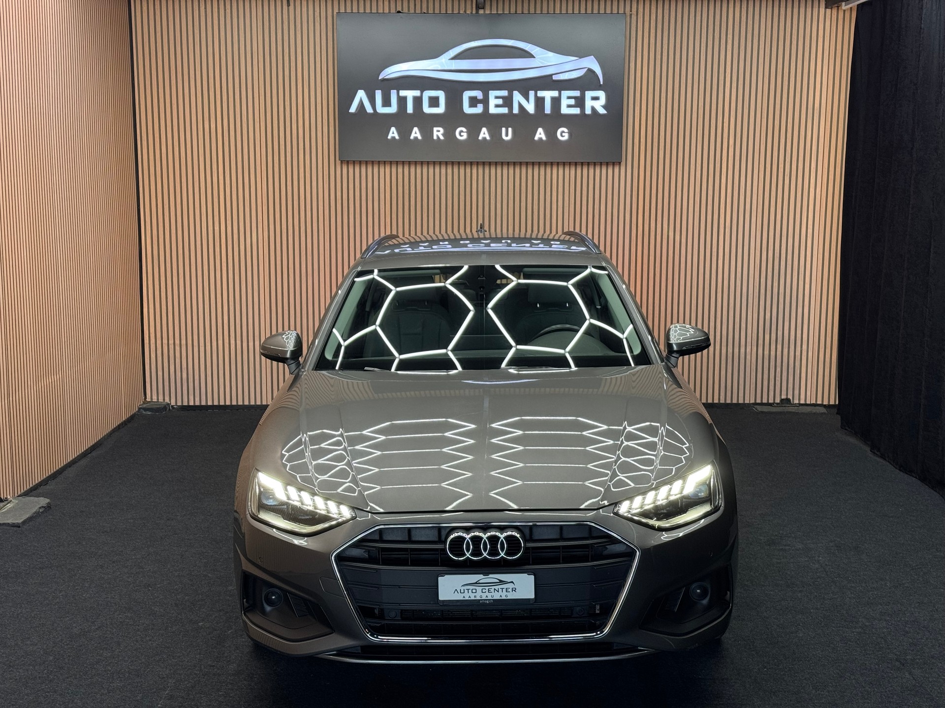 AUDI A4 Avant 2.0 35 TDI S-Tronic | 1 Jahr Garantie | Facelift | *ab CHF 199.-/ Monat*-showroom-element-1