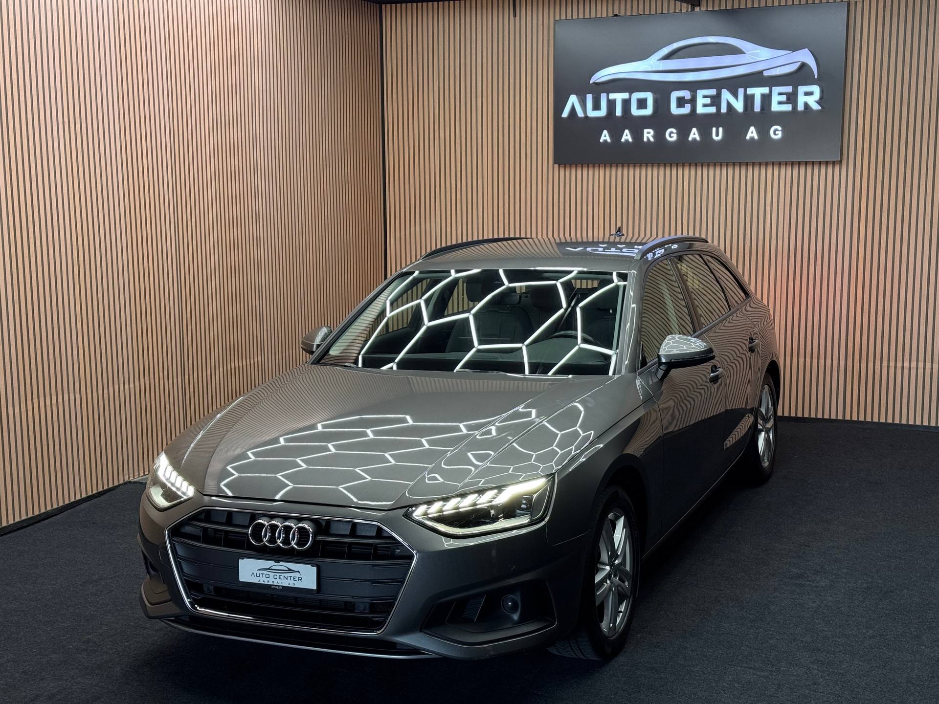 AUDI A4 Avant 2.0 35 TDI S-Tronic | 1 Jahr Garantie | Facelift | *ab CHF 199.-/ Monat*-showroom-element-2