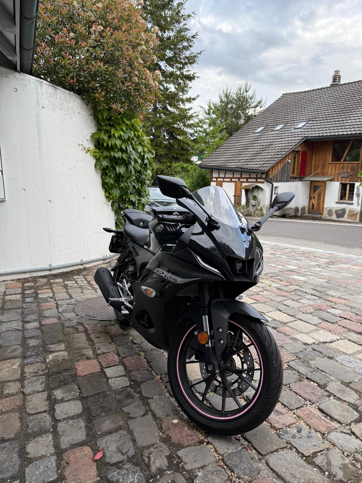 YAMAHA YZF-R 125 ABS-image-12
