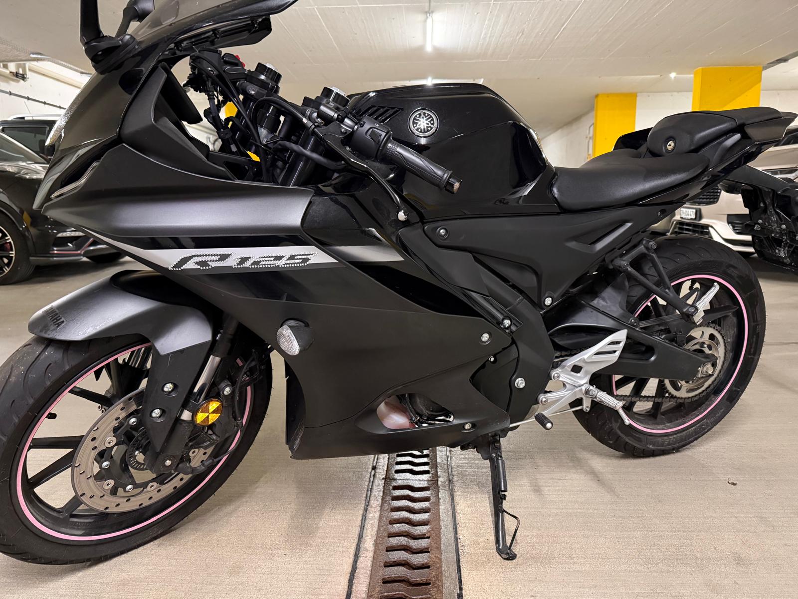 YAMAHA YZF-R 125 ABS-image-1
