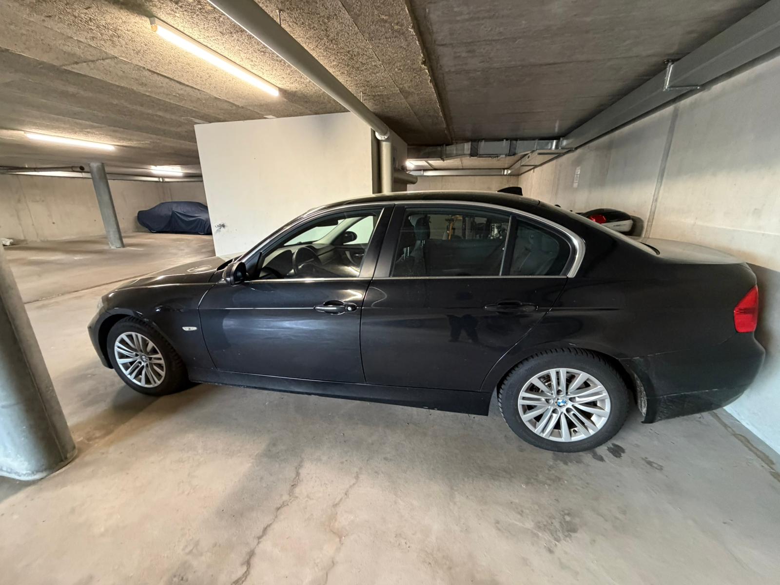 BMW 325xi-image-2