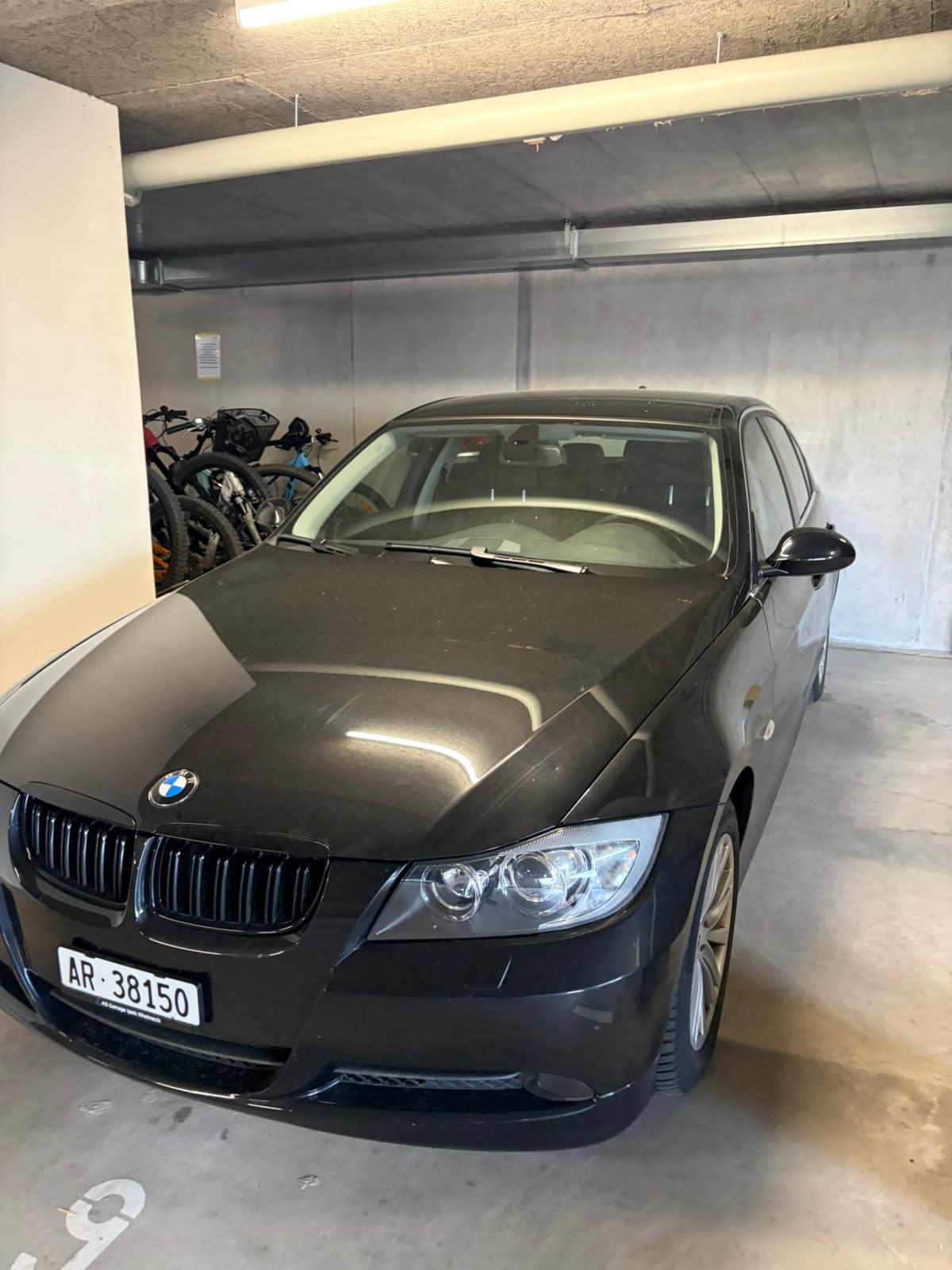 BMW 325xi-image-1