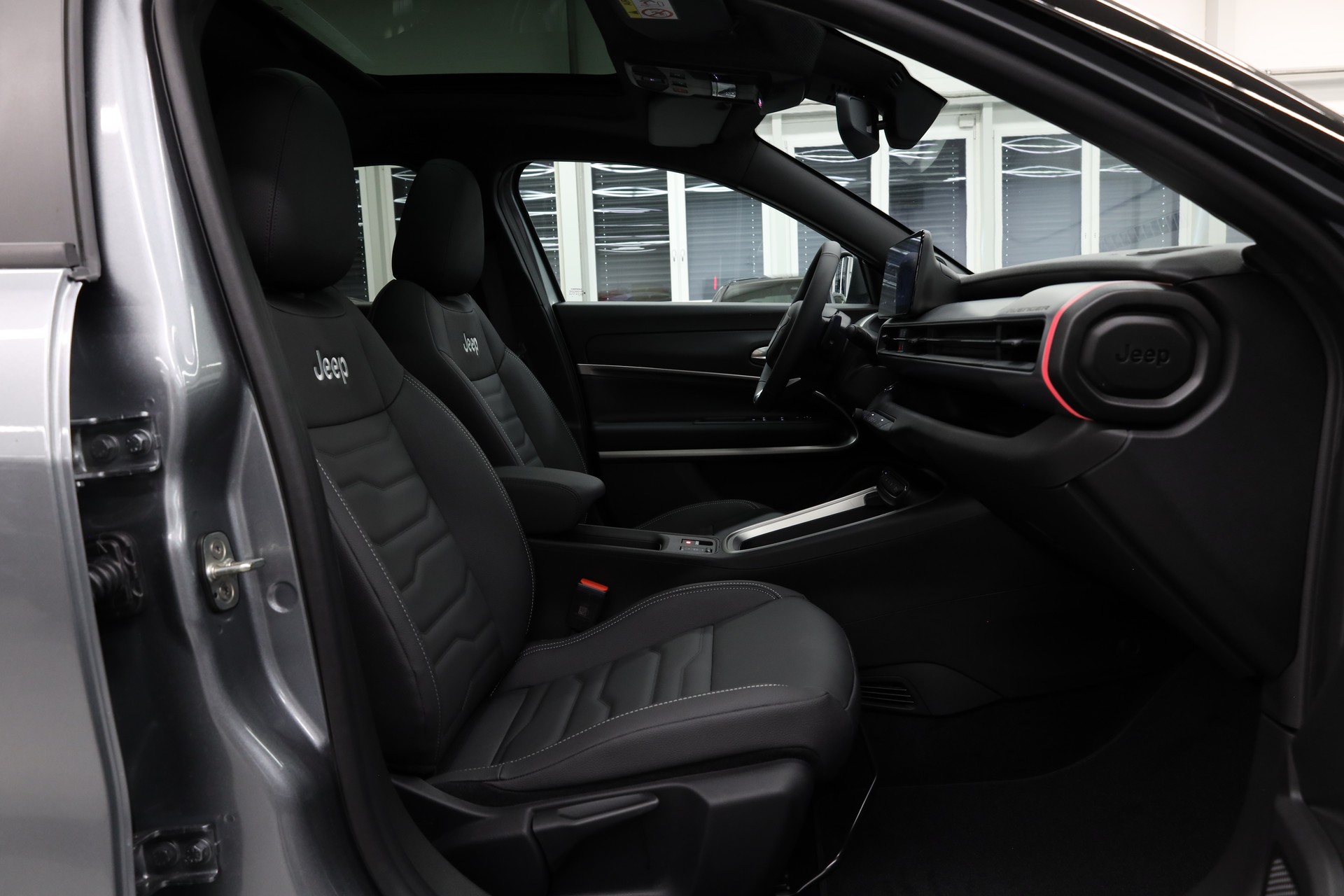 JEEP Avenger 1.2 MHEV Summit-image-14