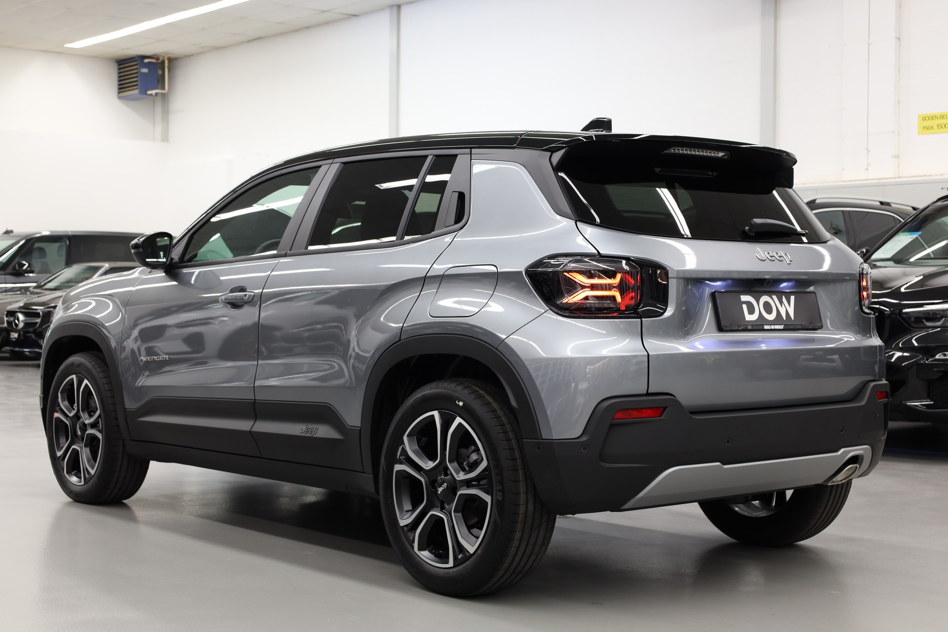JEEP Avenger 1.2 MHEV Summit-image-5