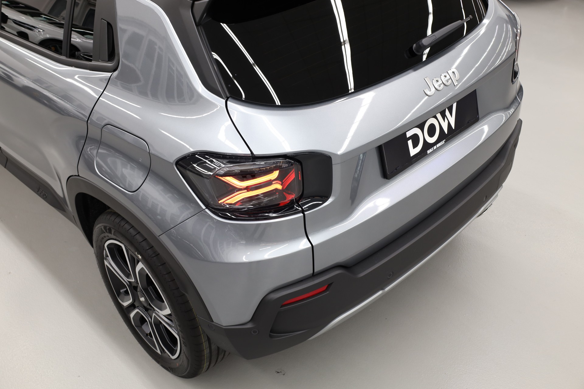 JEEP Avenger 1.2 MHEV Summit-image-8