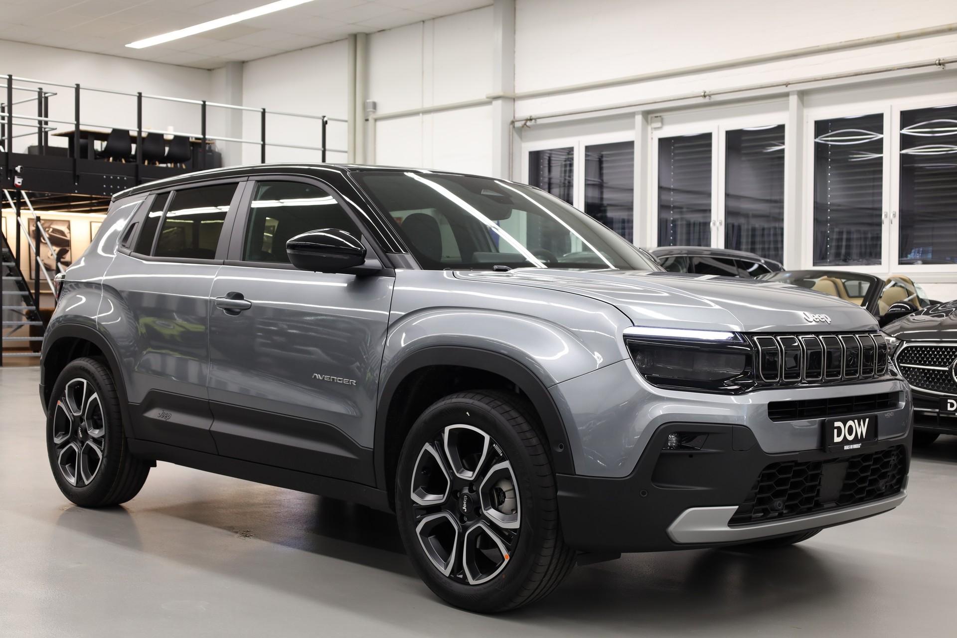 JEEP Avenger 1.2 MHEV Summit-showroom-element-1