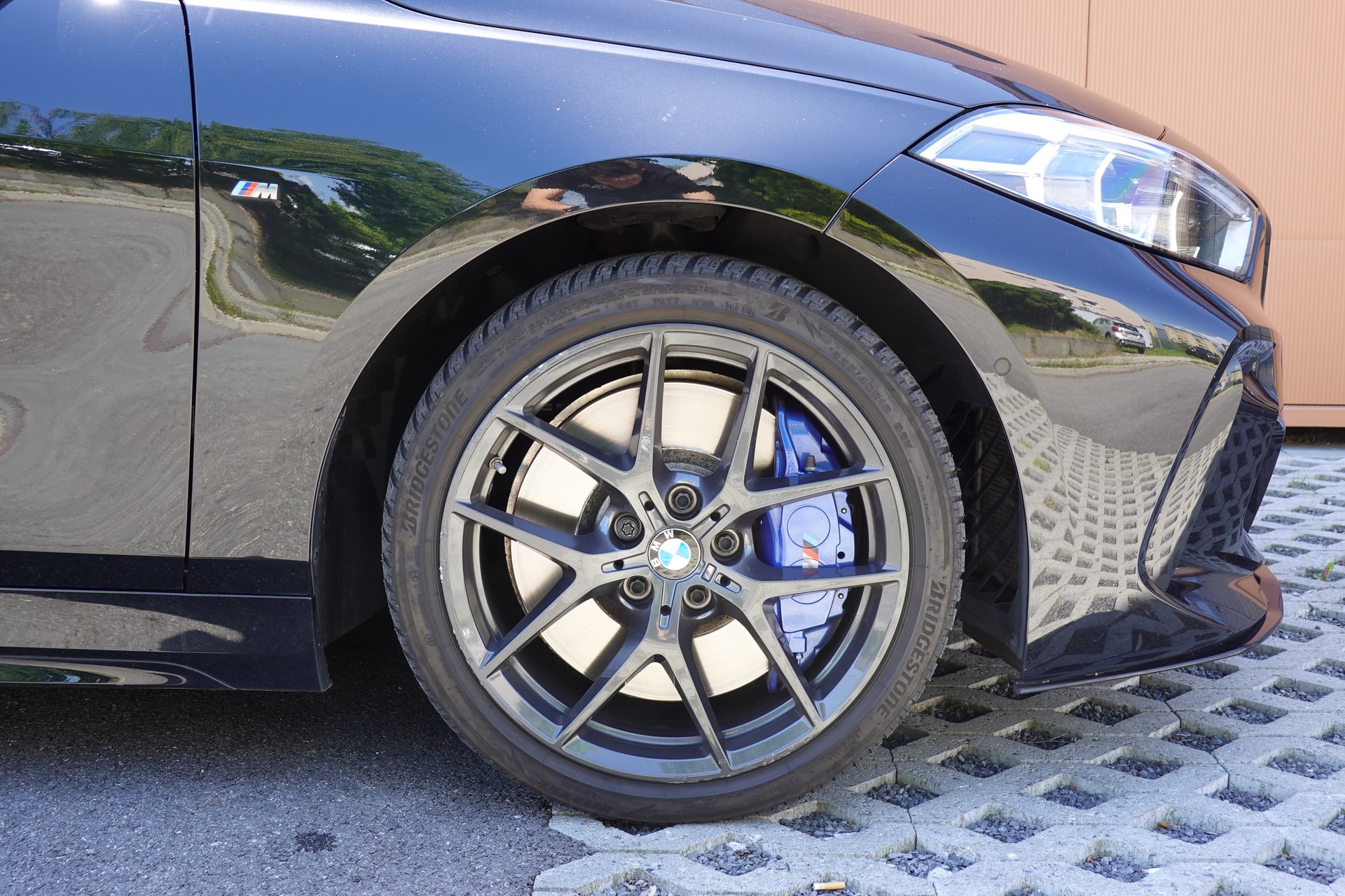 BMW M135i xDrive Steptronic - " CH Auto * Harman Kardon * Tempomat * Volant Chauffant * Sièges Sport Electrique/Mémoire/Chauffants "-image-4