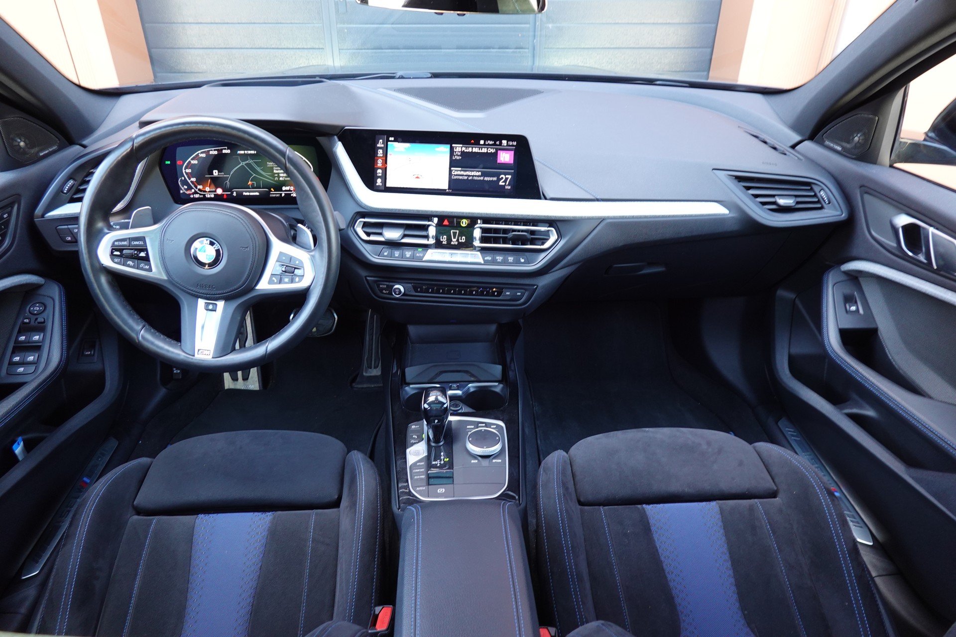 BMW M135i xDrive Steptronic - " CH Auto * Harman Kardon * Tempomat * Volant Chauffant * Sièges Sport Electrique/Mémoire/Chauffants "-image-10