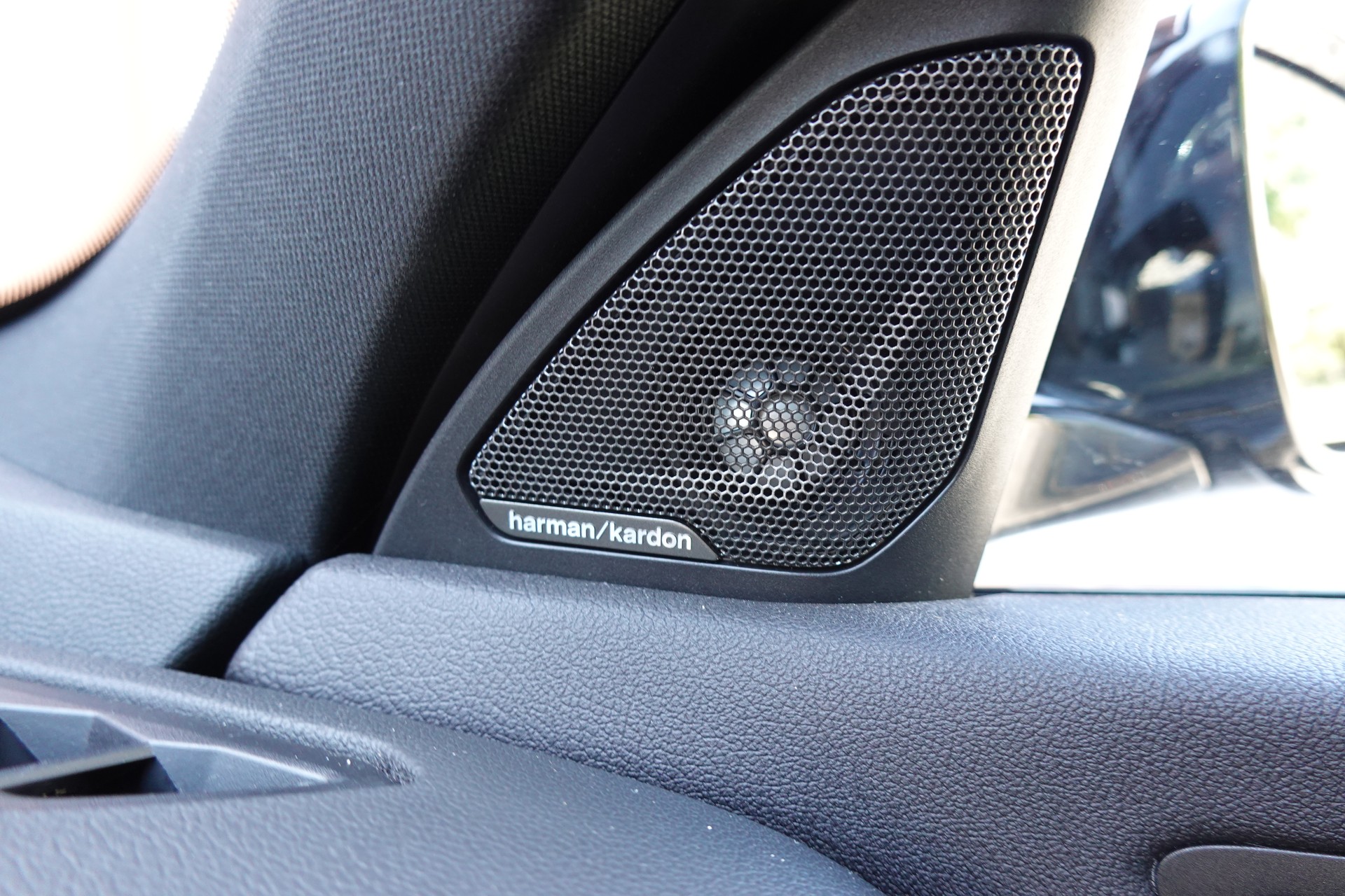 BMW M135i xDrive Steptronic - " CH Auto * Harman Kardon * Tempomat * Volant Chauffant * Sièges Sport Electrique/Mémoire/Chauffants "-image-22