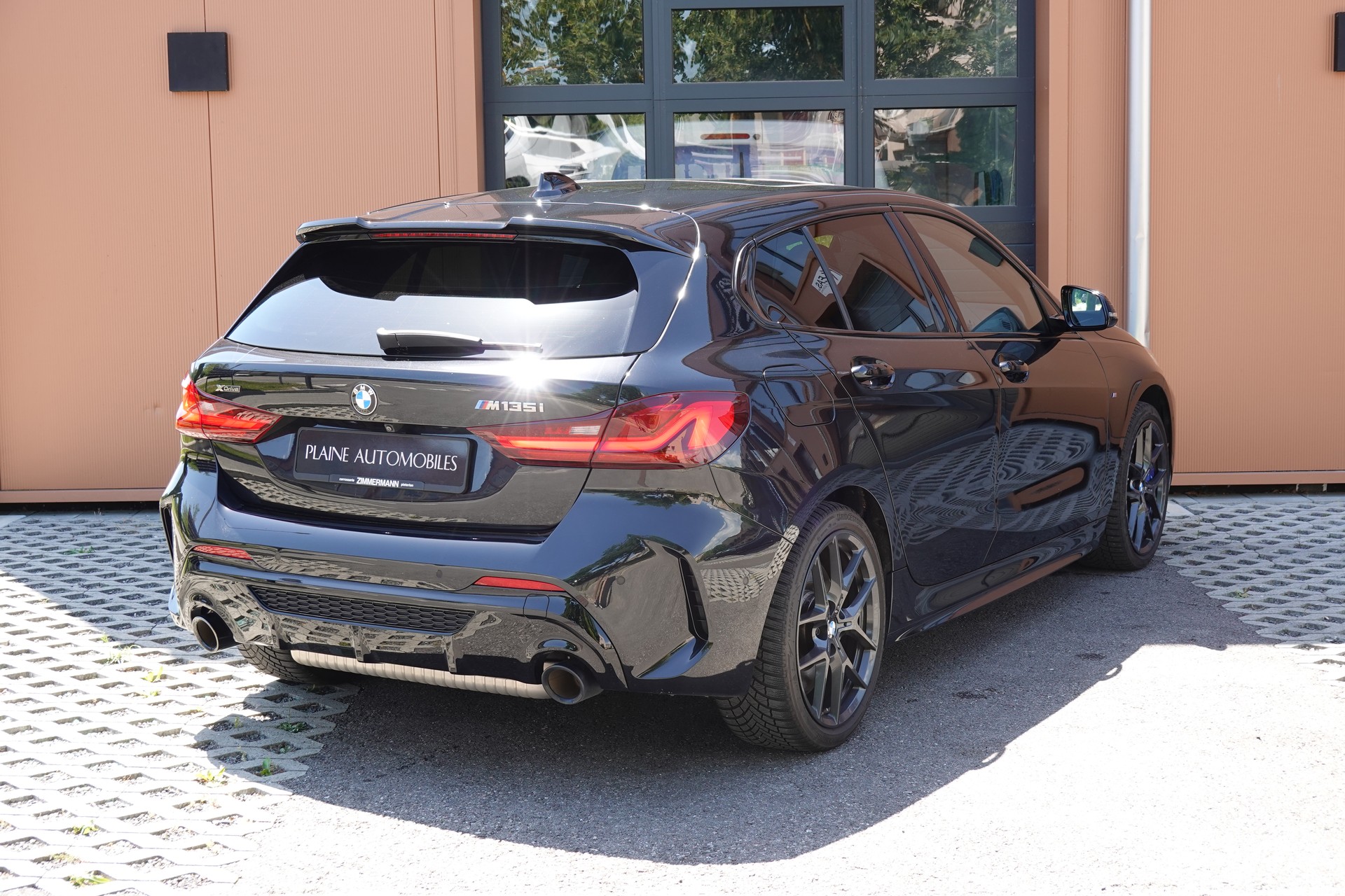 BMW M135i xDrive Steptronic - " CH Auto * Harman Kardon * Tempomat * Volant Chauffant * Sièges Sport Electrique/Mémoire/Chauffants "-image-7