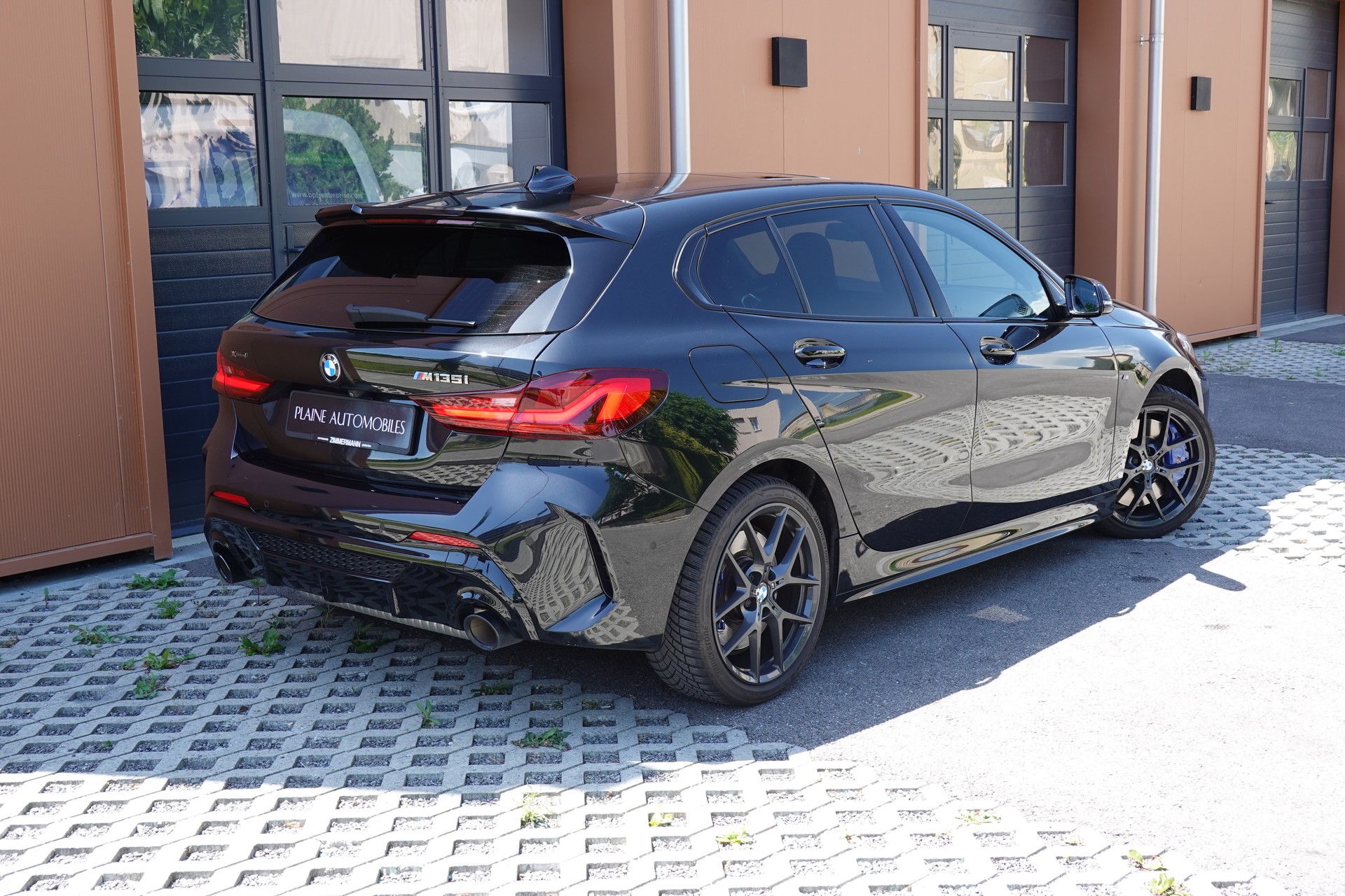 BMW M135i xDrive Steptronic - " CH Auto * Harman Kardon * Tempomat * Volant Chauffant * Sièges Sport Electrique/Mémoire/Chauffants "-image-5
