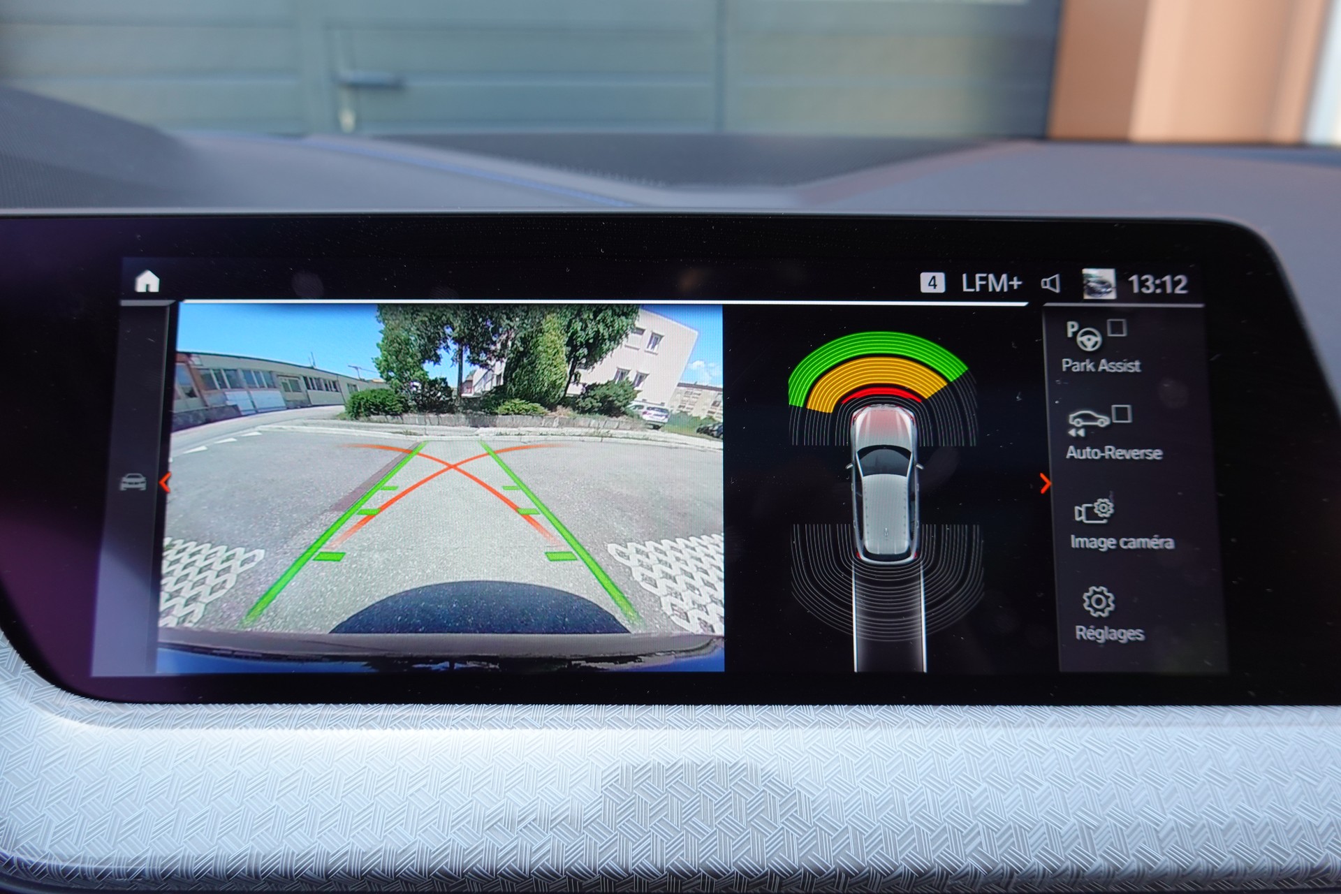 BMW M135i xDrive Steptronic - " CH Auto * Harman Kardon * Tempomat * Volant Chauffant * Sièges Sport Electrique/Mémoire/Chauffants "-image-17